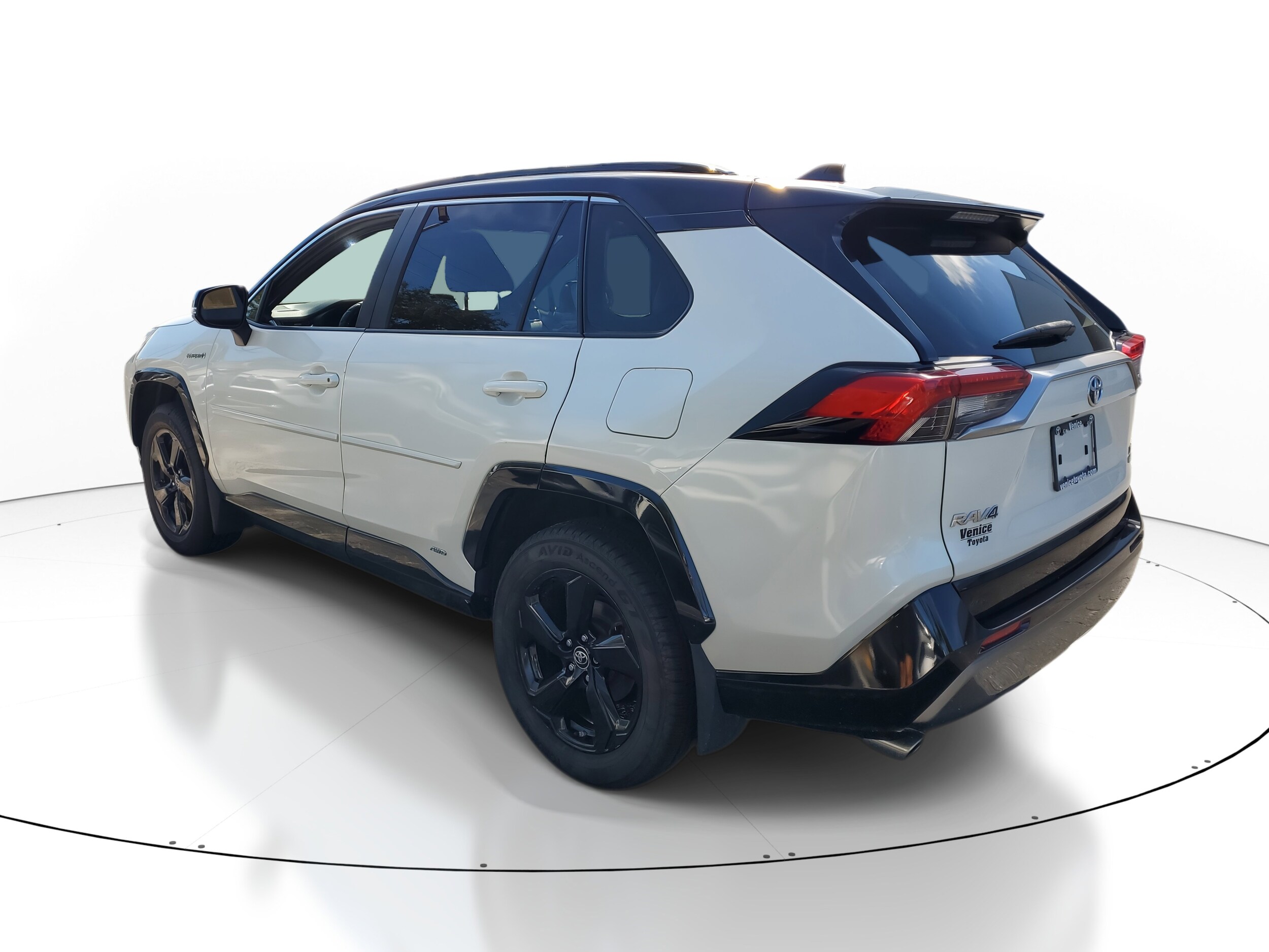 2019 Toyota RAV4 Hybrid XSE photo 3