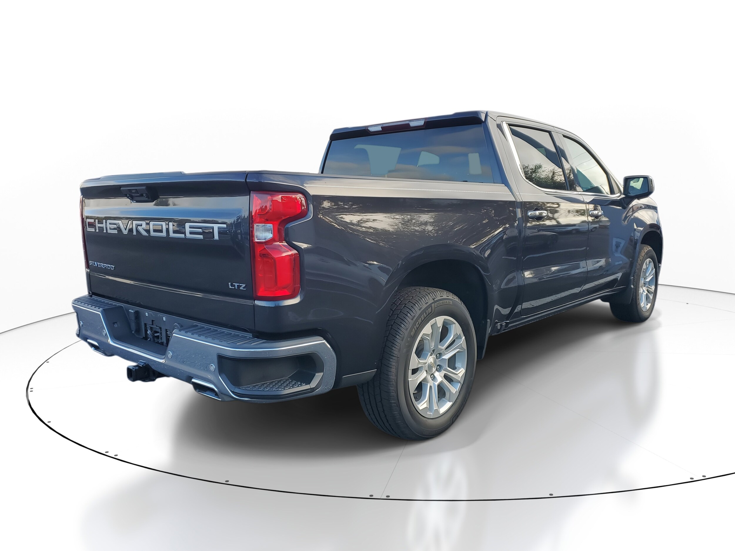 2022 Chevrolet Silverado 1500 LTZ photo 3