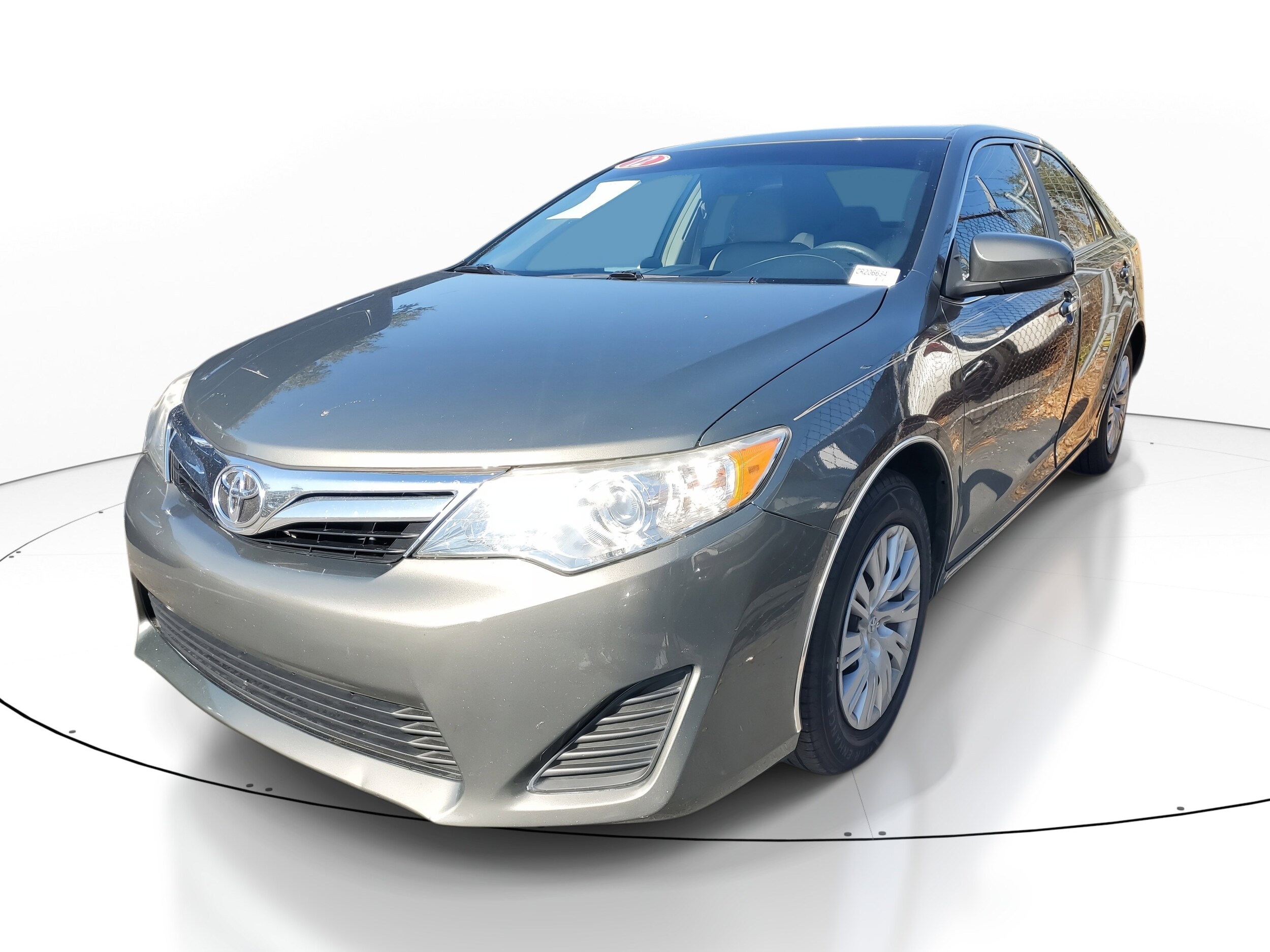 2012 Toyota Camry LE photo 3