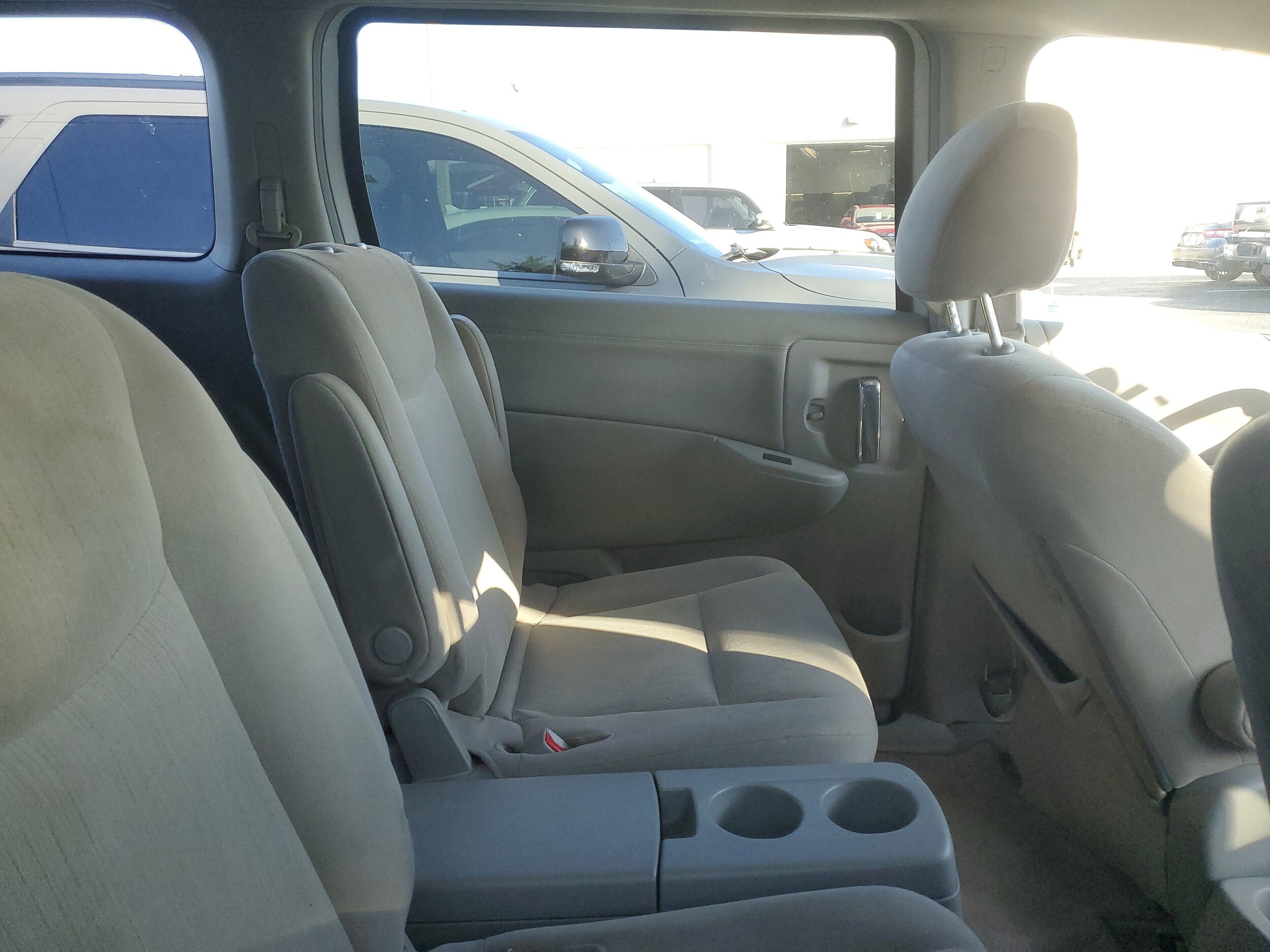 2017 Nissan Quest SV photo 3
