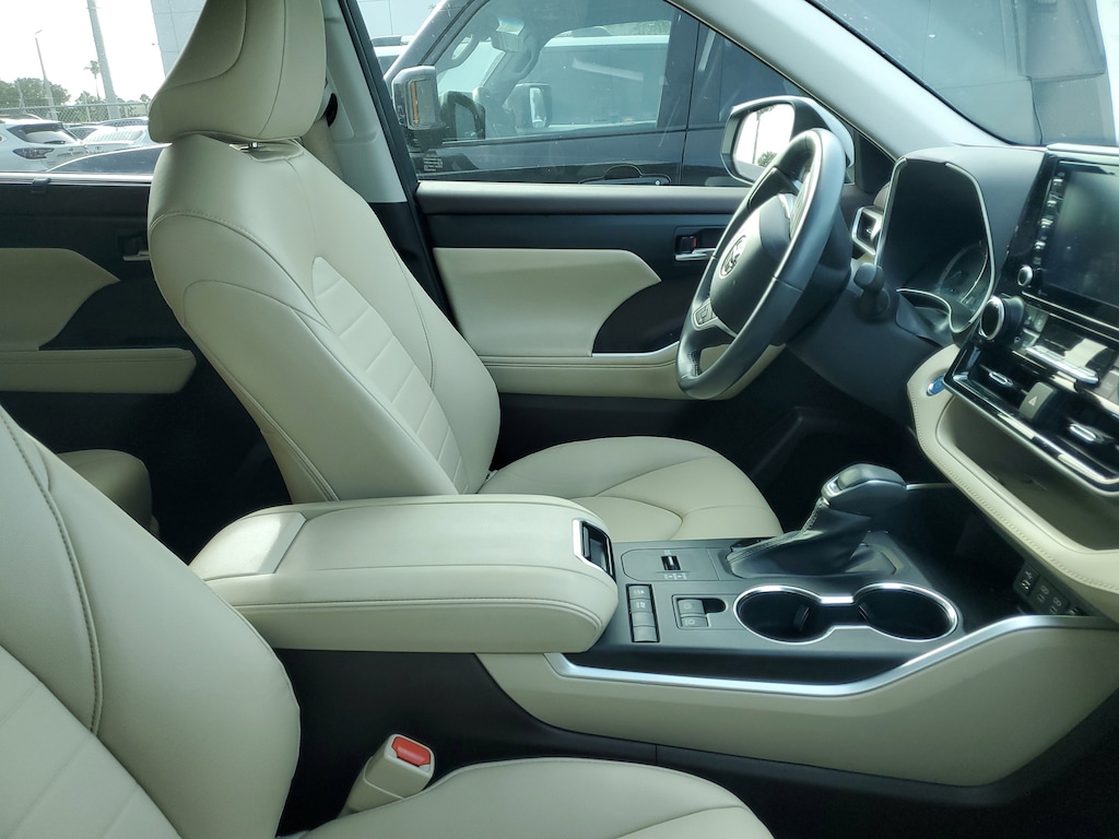 Certified 2022 Toyota Highlander Hybrid XLE SUV