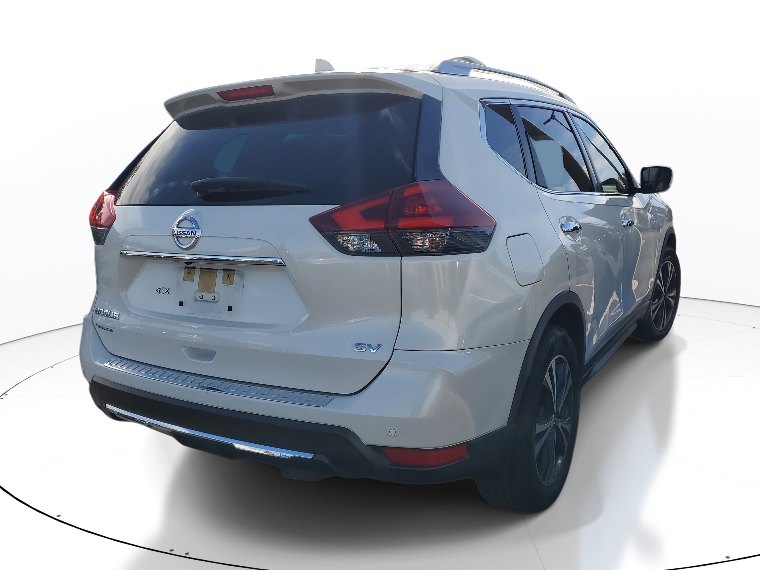 2019 Nissan Rogue SV photo 3