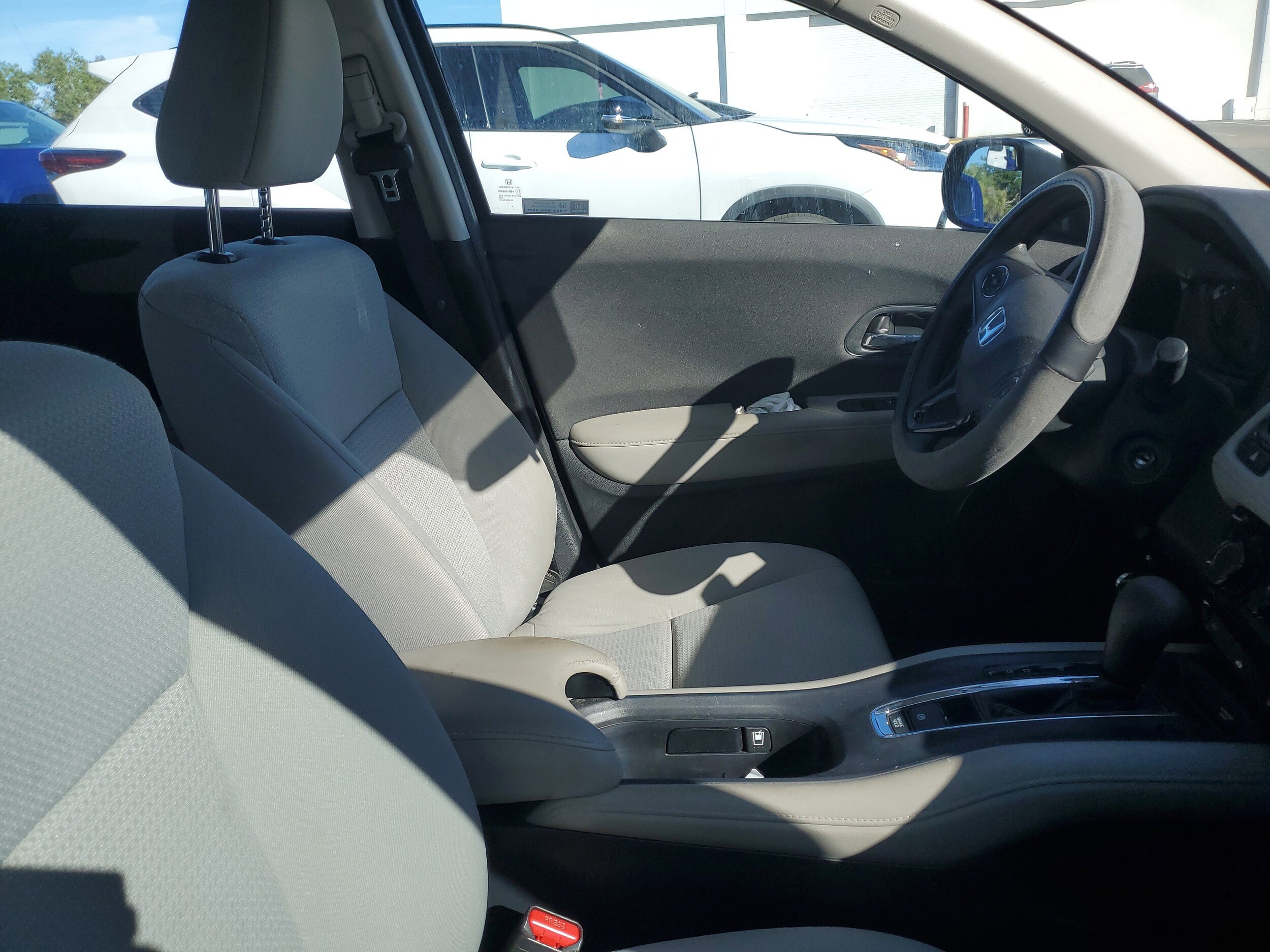 2022 Honda HR-V LX photo 2