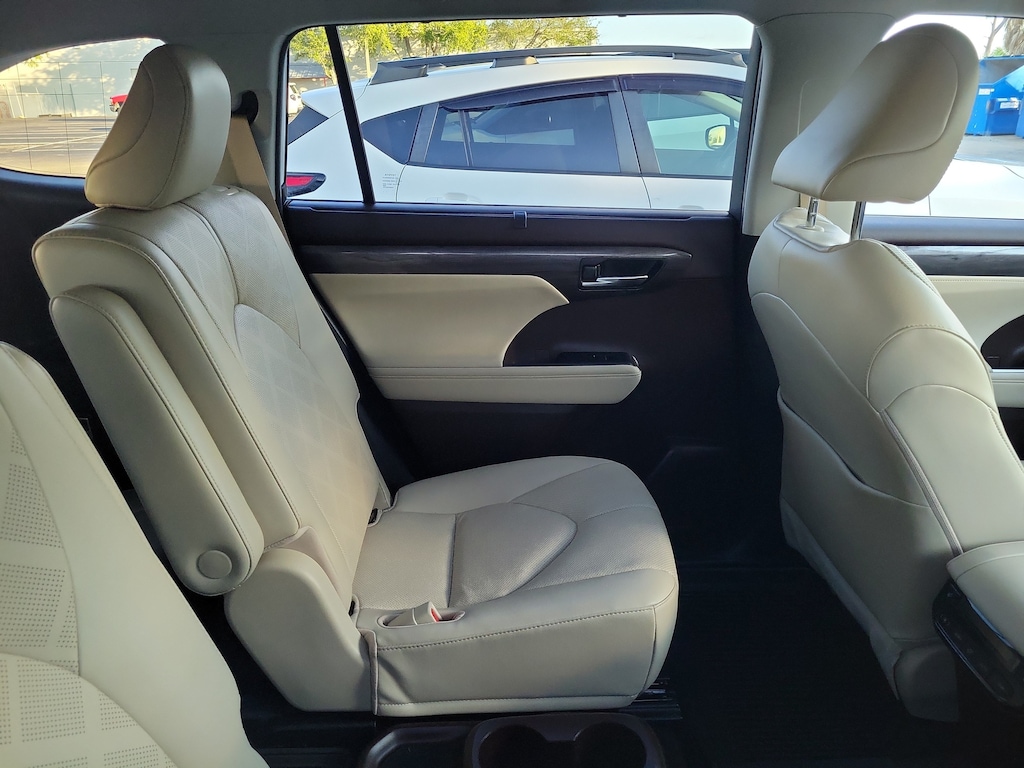 Used 2022 Toyota Highlander Hybrid Platinum SUV