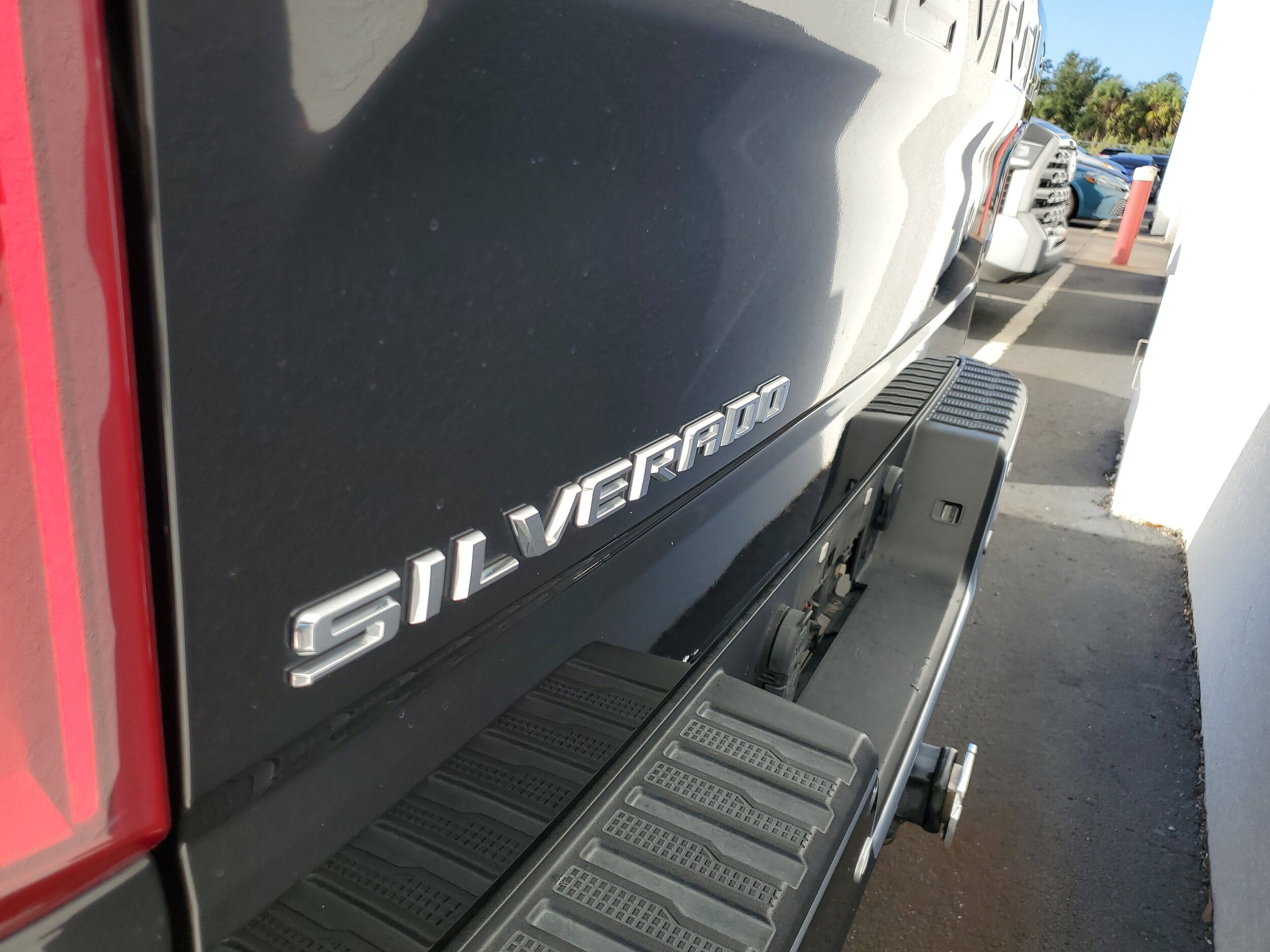 2021 Chevrolet Silverado 1500 LTZ photo 2