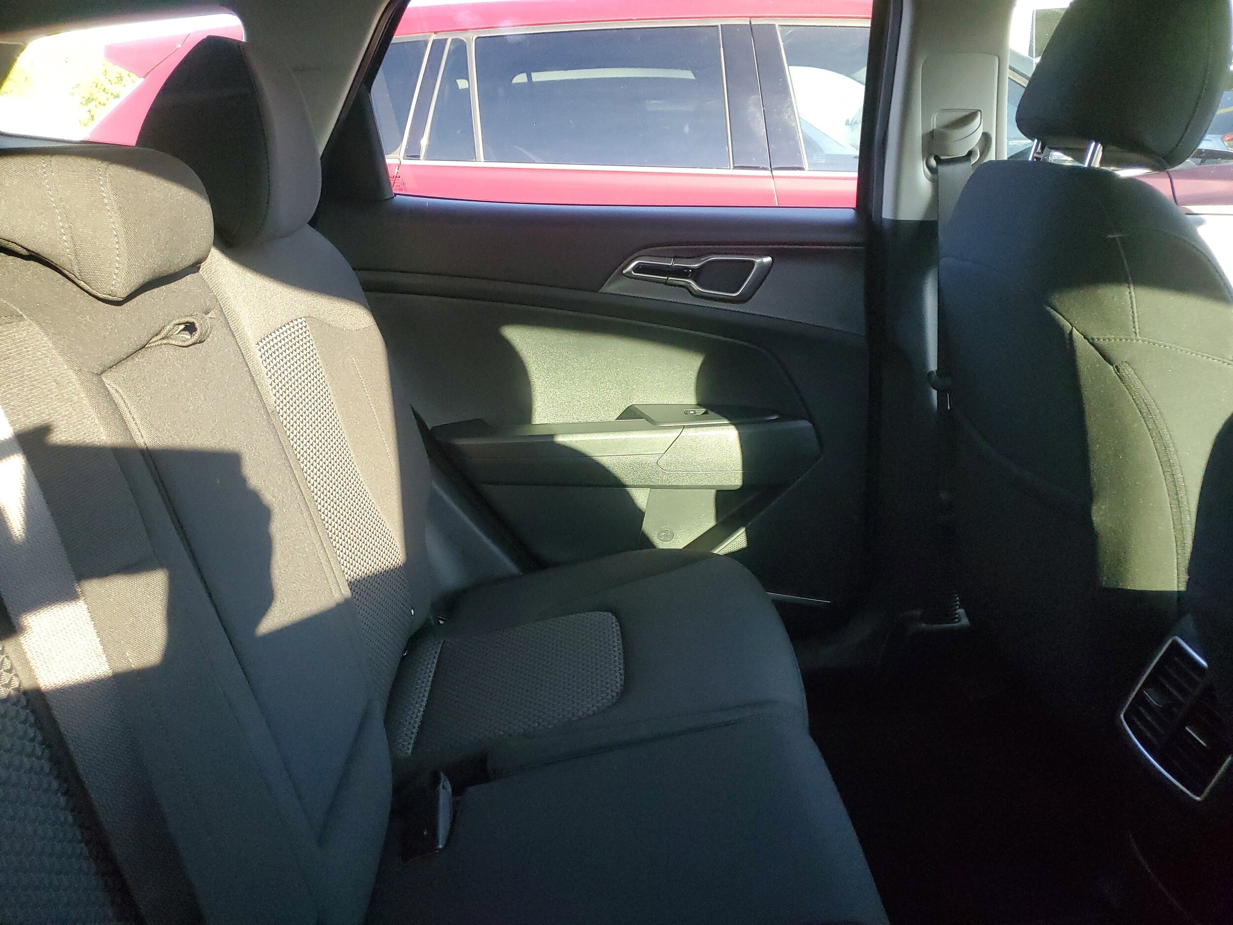 2025 Kia Sportage LX photo 3