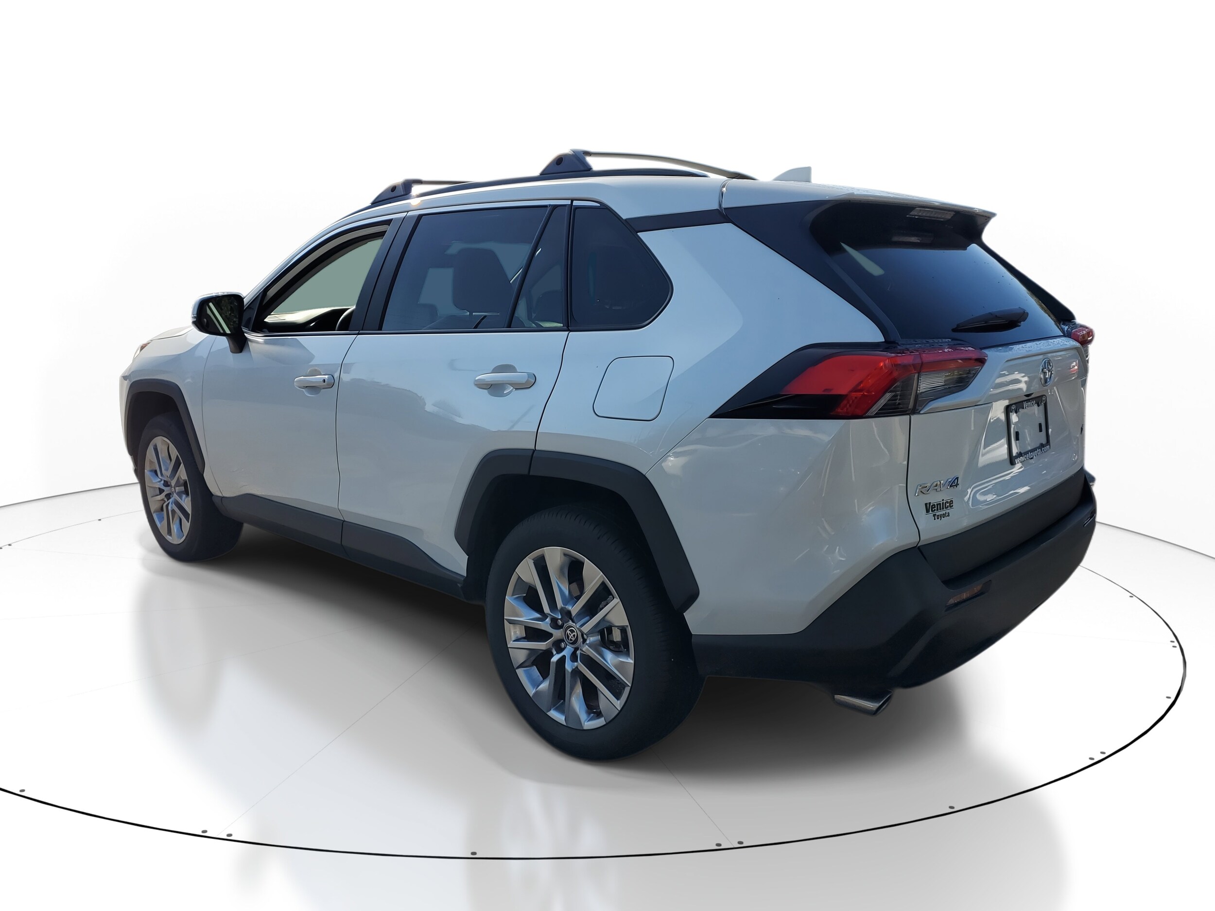 2024 Toyota RAV4 XLE Premium photo 3
