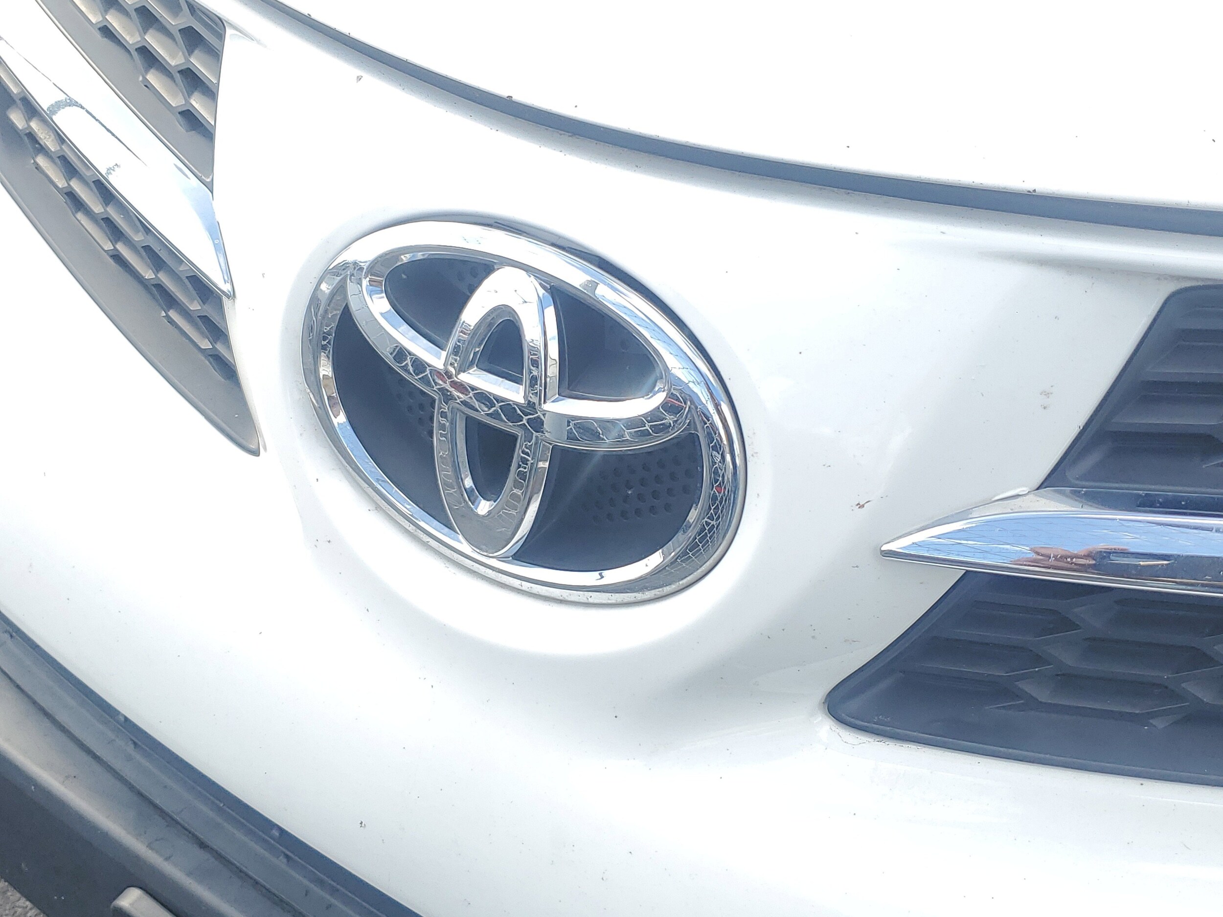 2015 Toyota RAV4 XLE photo 3