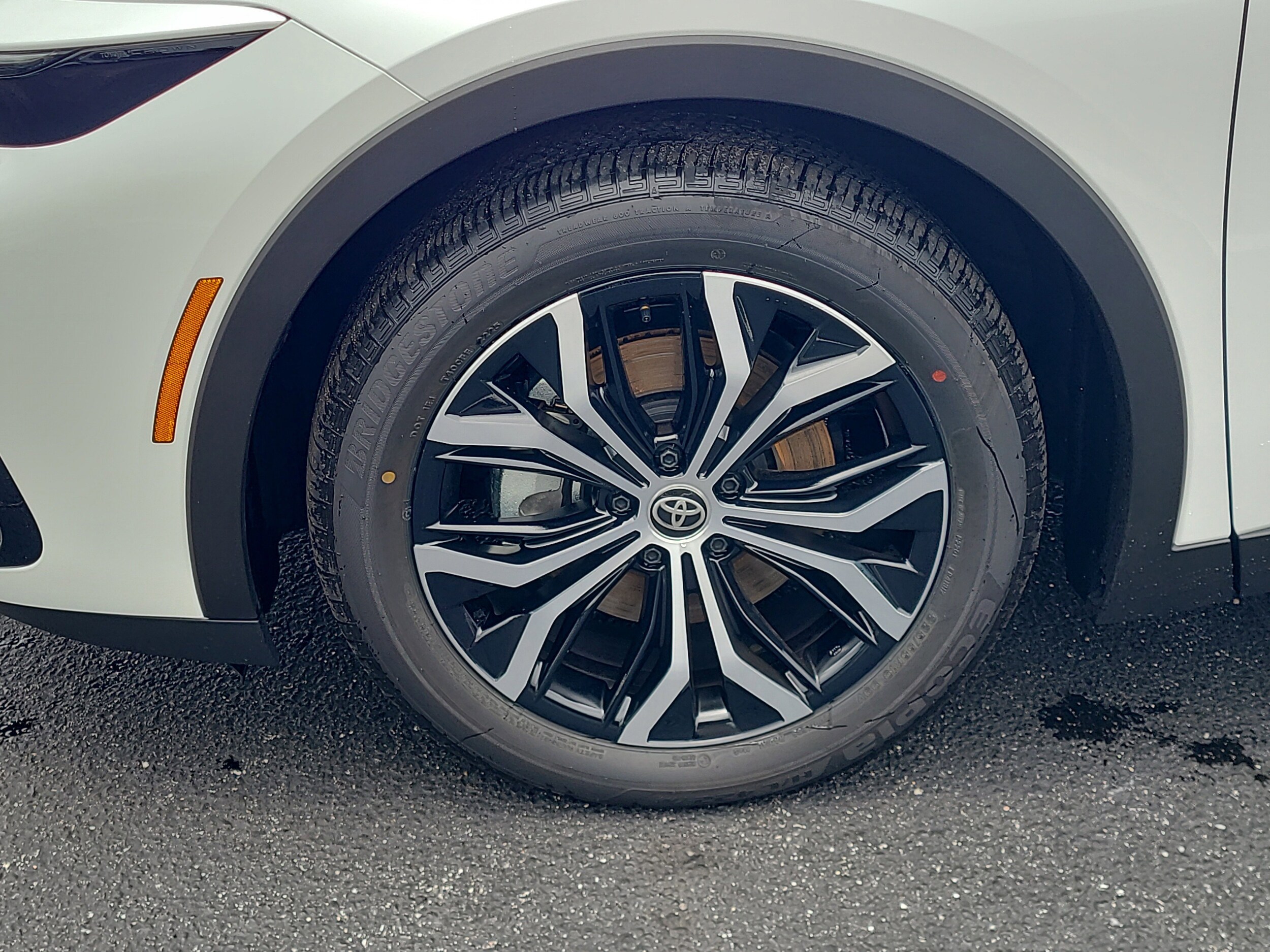 2026 Toyota Crown XLE photo 4