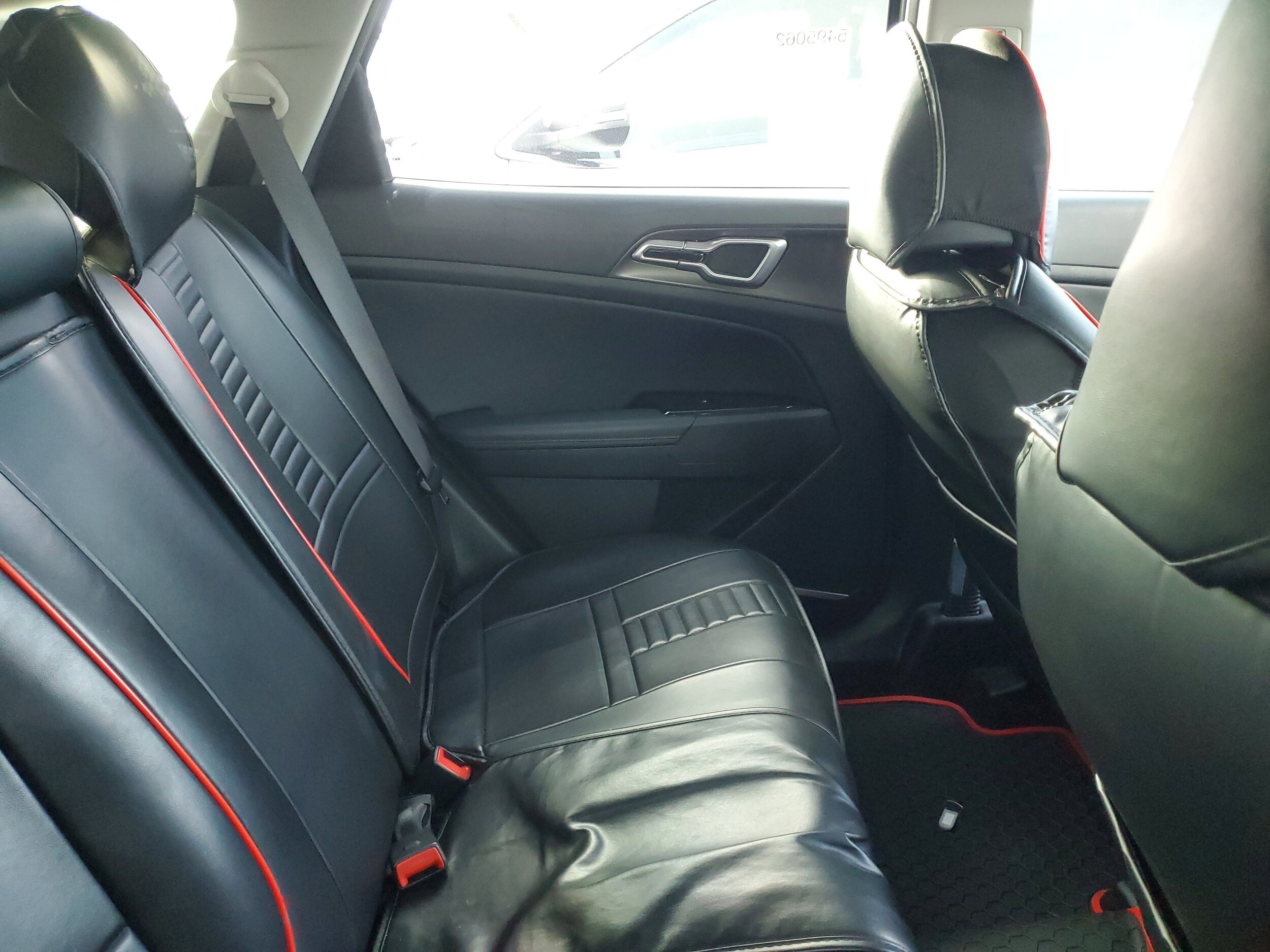 2024 Kia Sportage EX photo 2