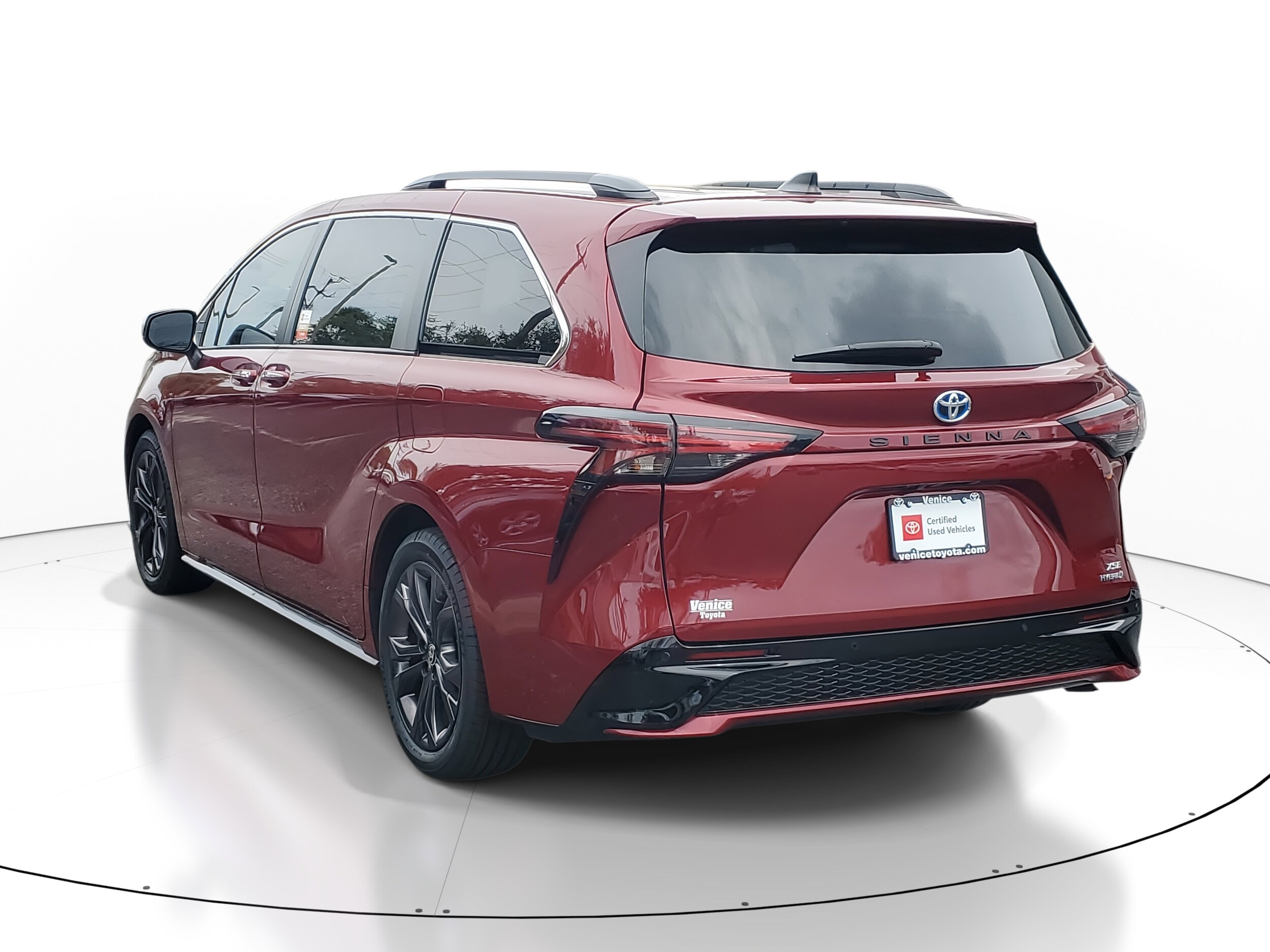 2023 Toyota Sienna XSE photo 3