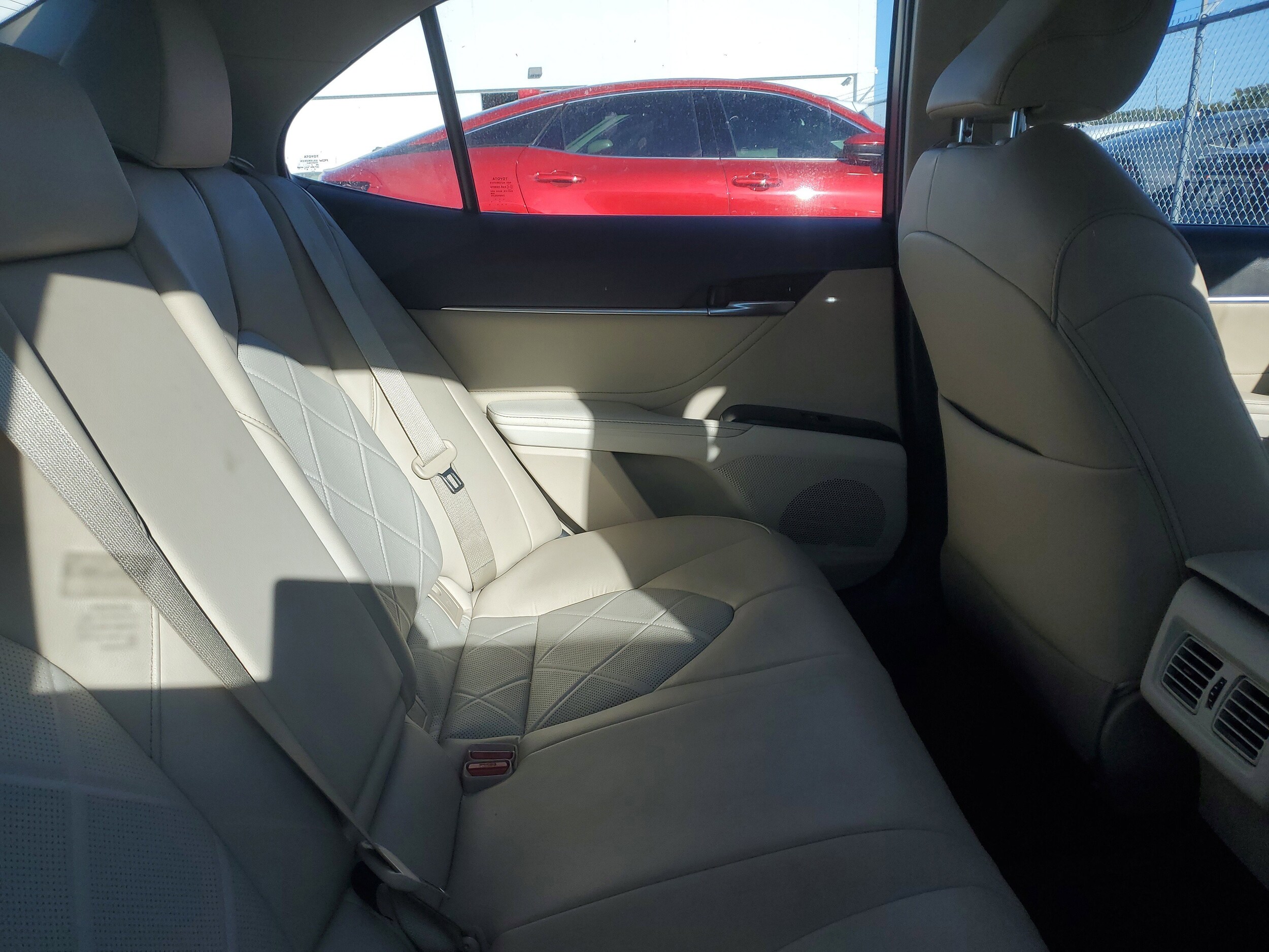 2018 Toyota Camry Hybrid XLE photo 3