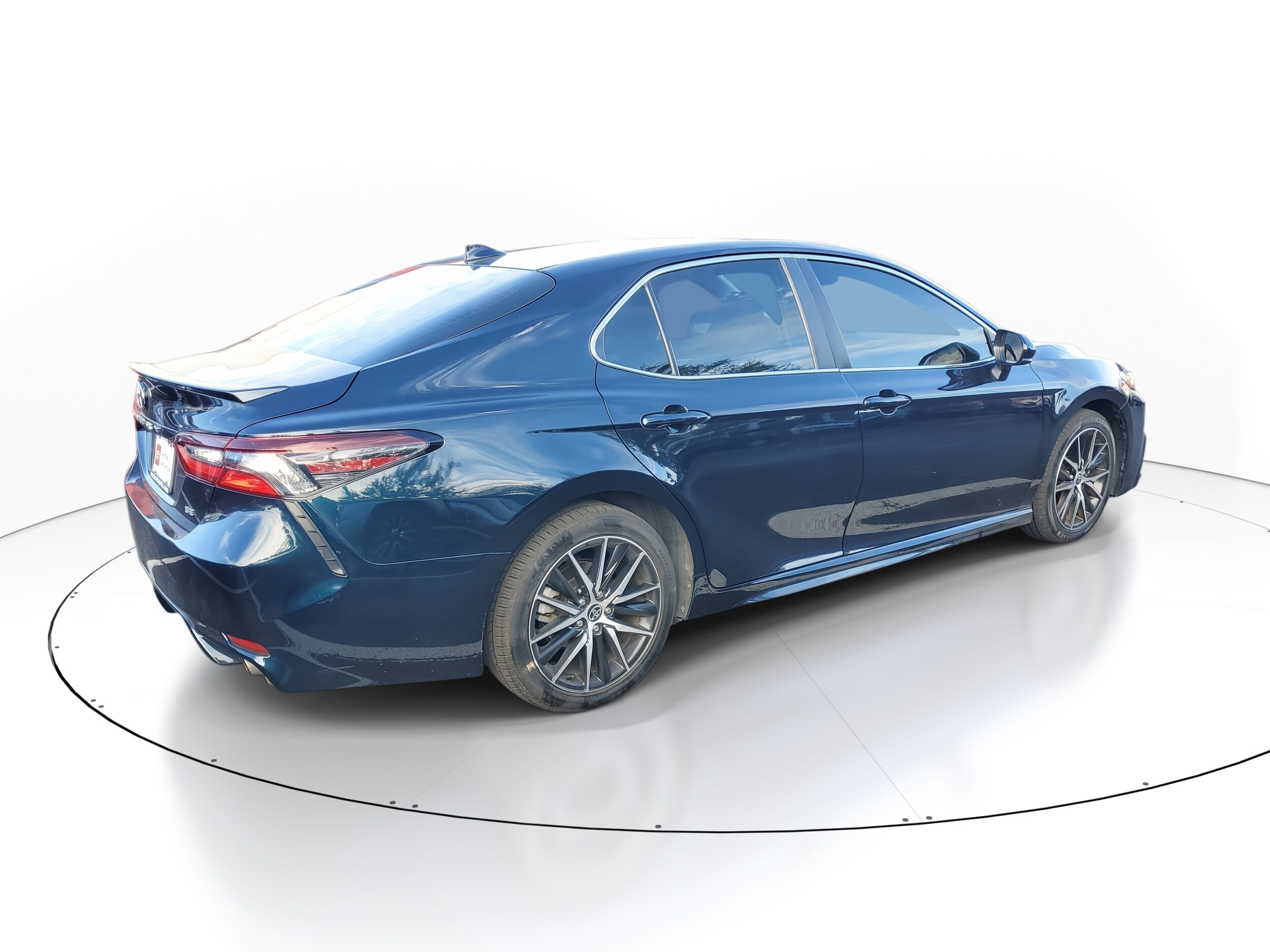 2021 Toyota Camry SE photo 3