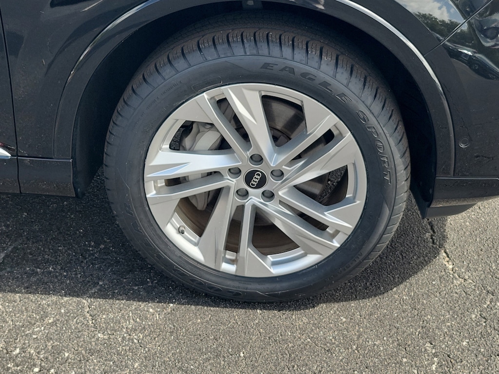 2023 Audi Q7 55 Premium photo 3