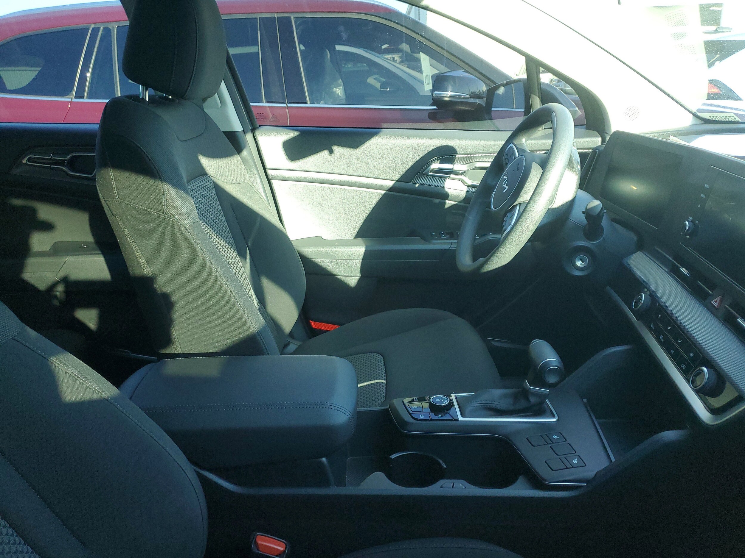 2025 Kia Sportage LX photo 2