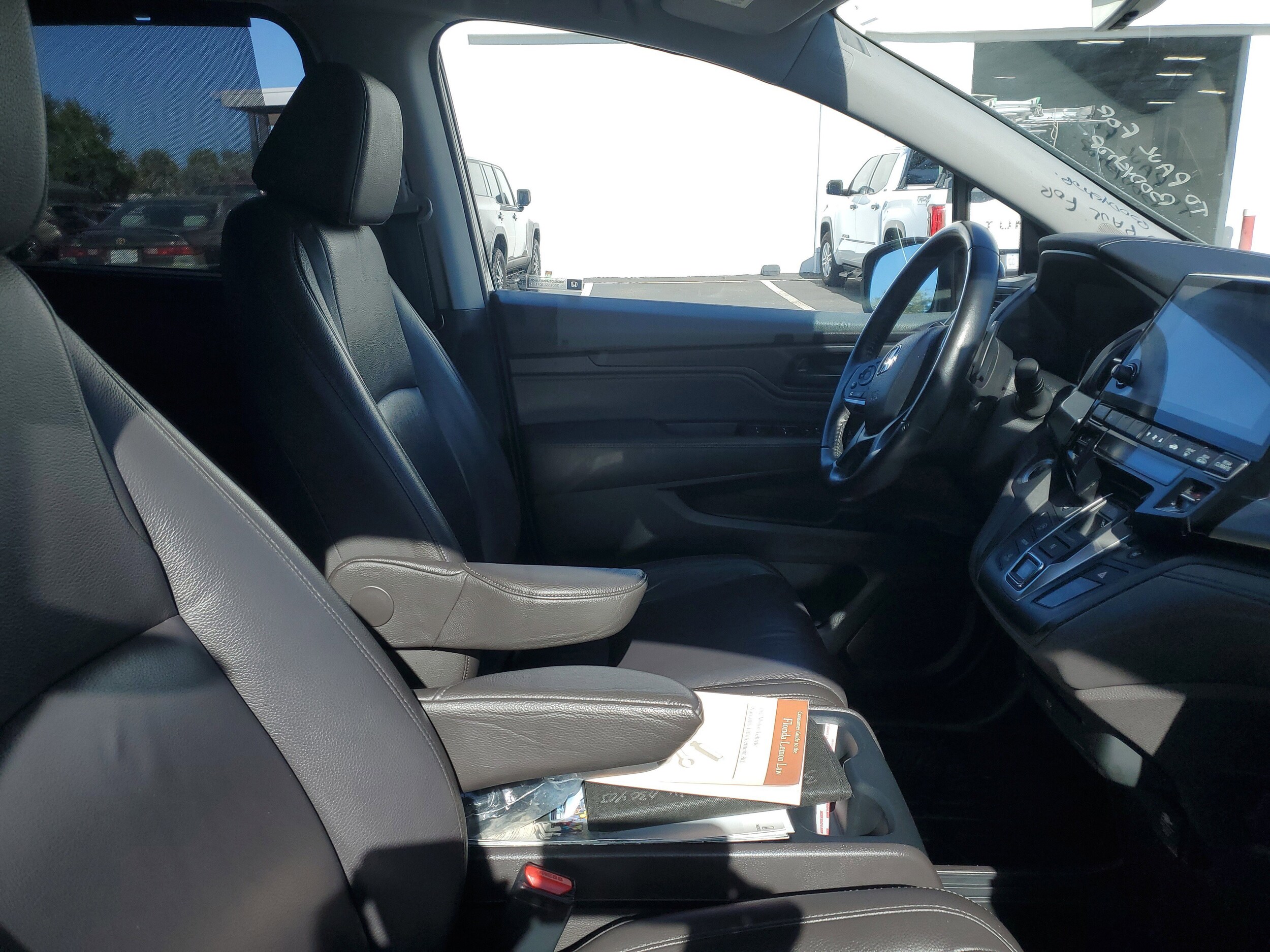 2018 Honda Odyssey Touring photo 2