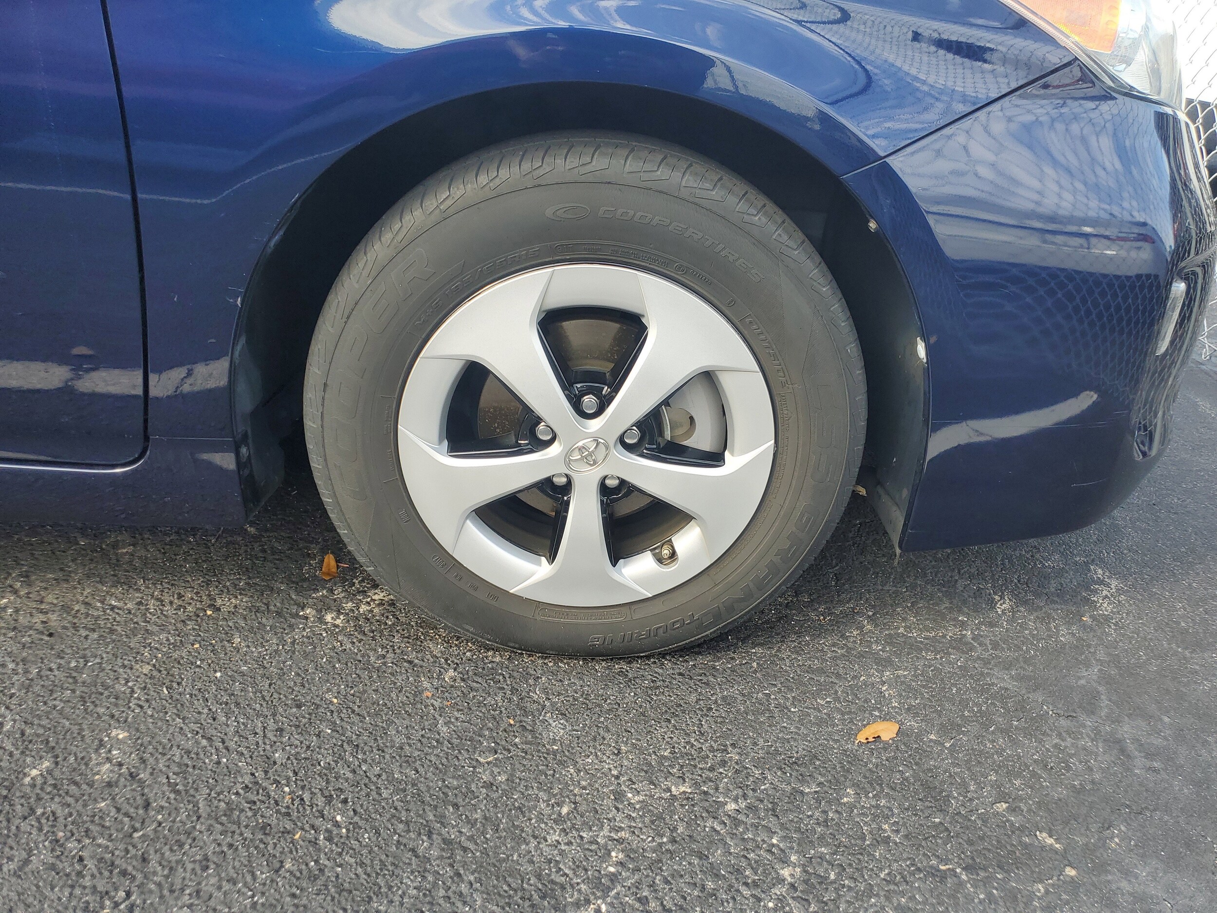 2012 Toyota Prius Two photo 3