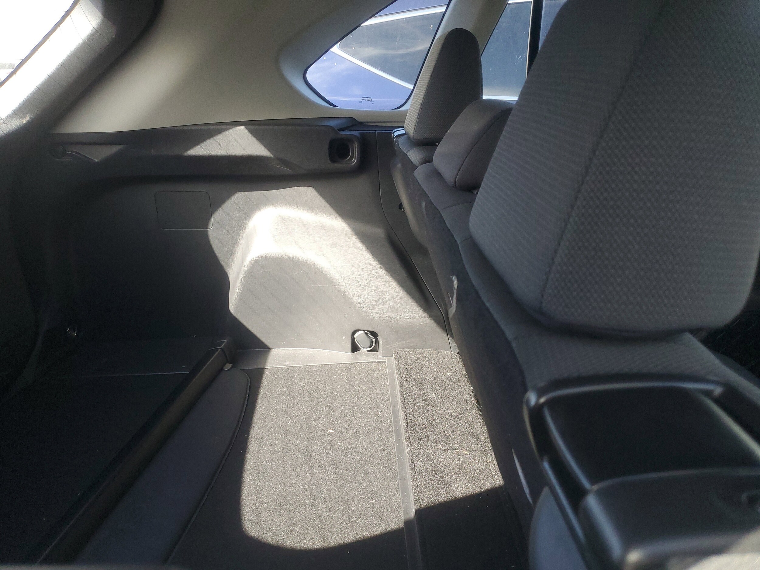 2023 Toyota RAV4 XLE photo 4