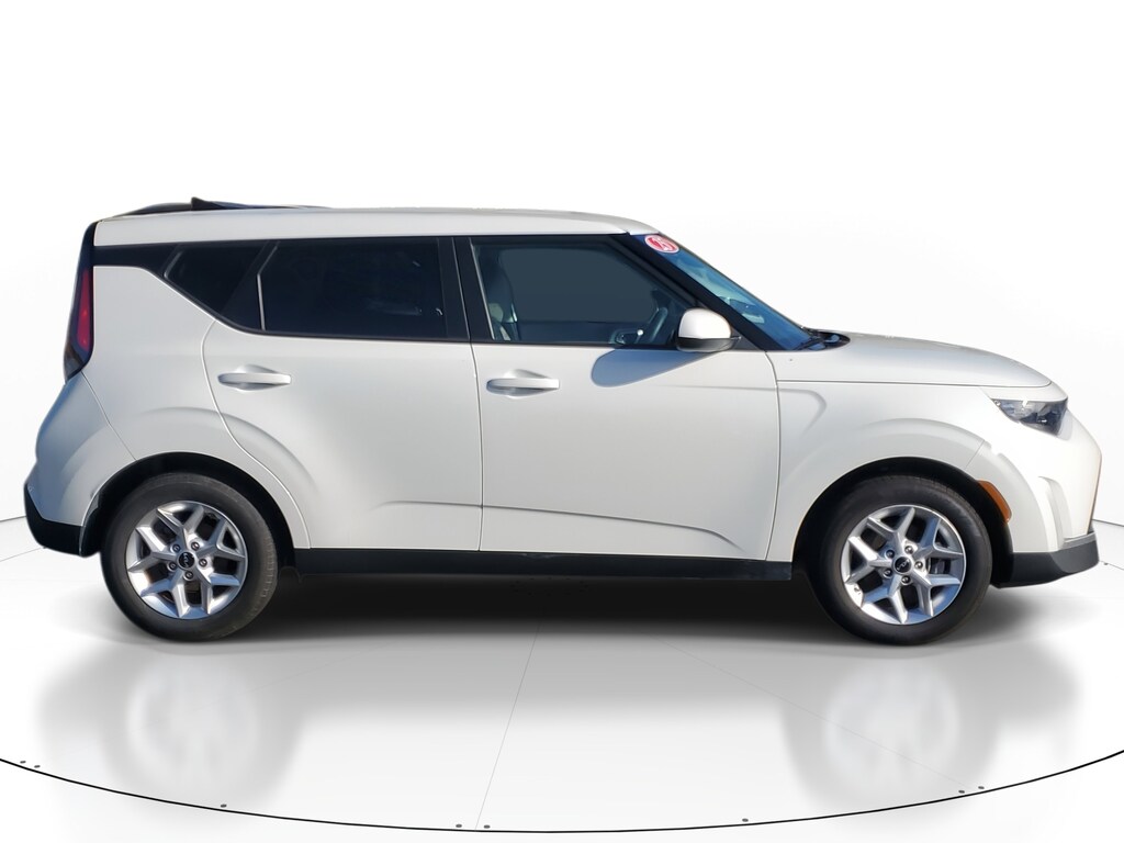 Used 2025 Kia Soul LX Hatchback