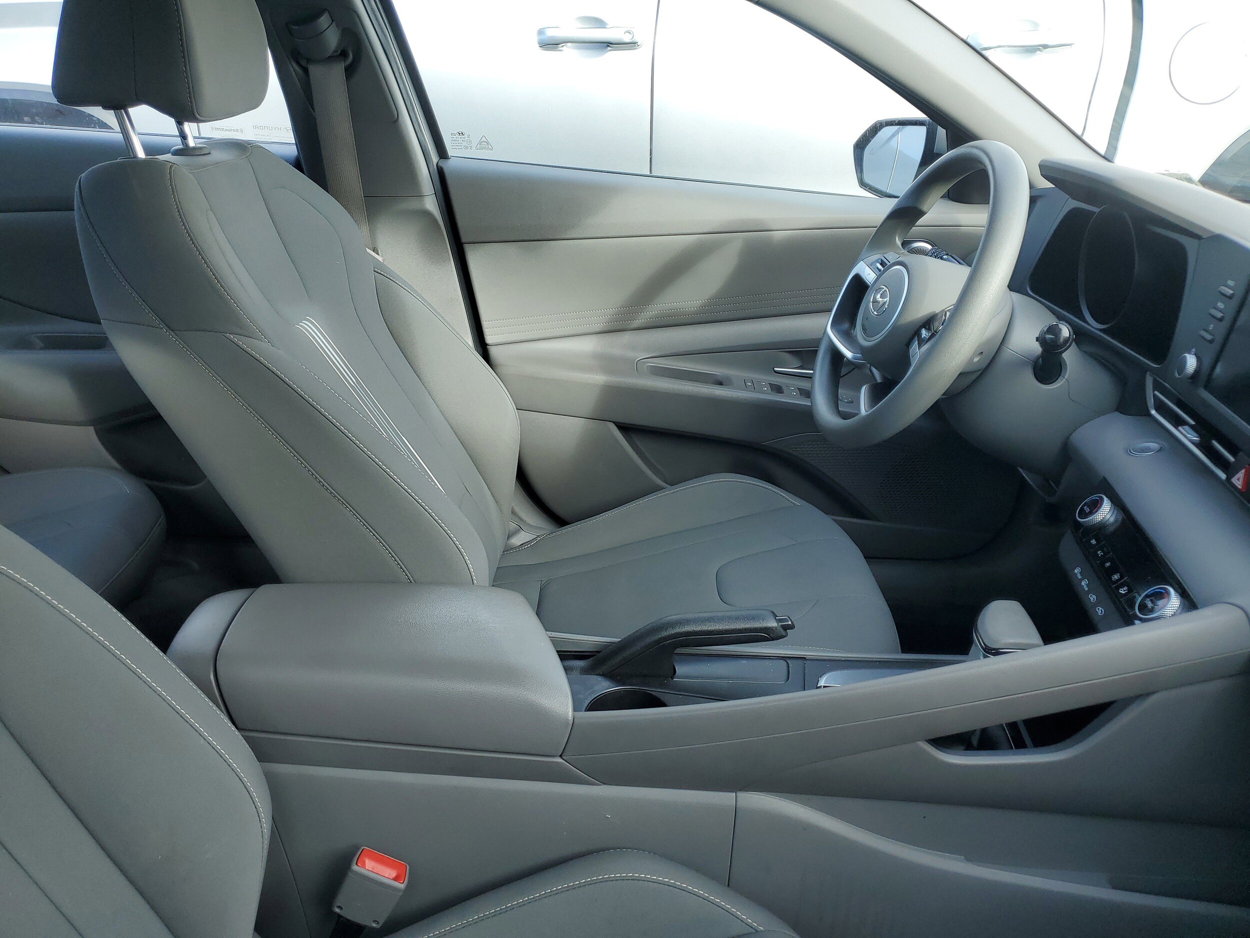 2021 Hyundai Elantra SEL photo 2