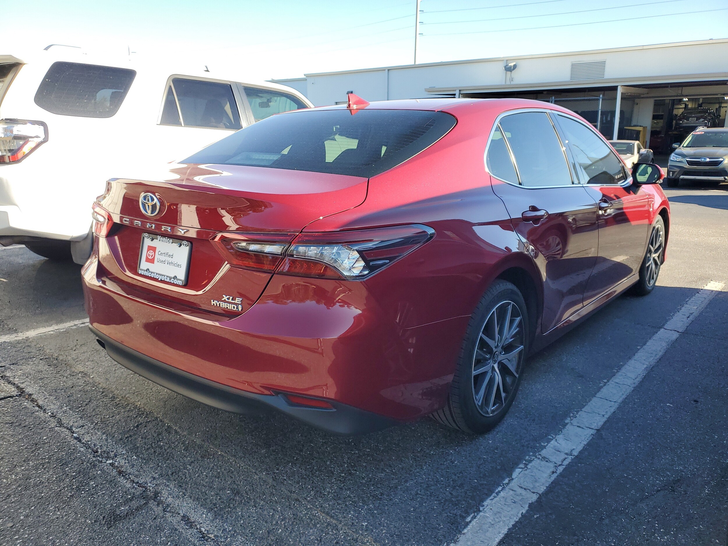 2022 Toyota Camry Hybrid XLE photo 3
