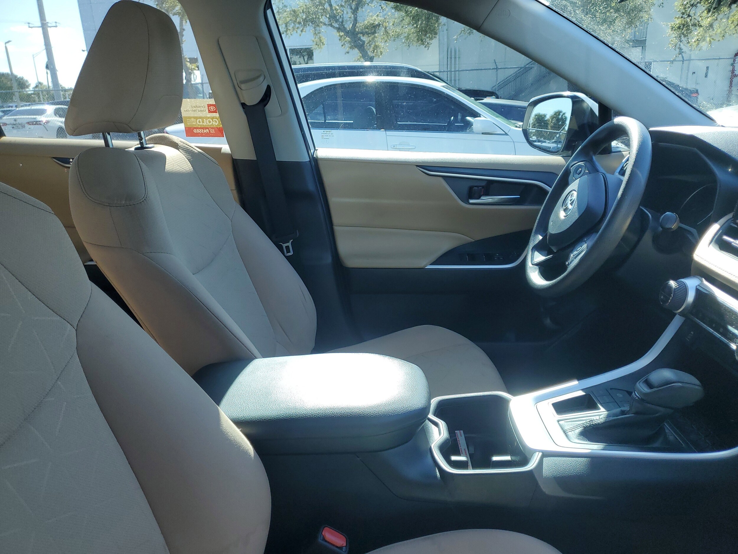 2022 Toyota RAV4 XLE photo 2