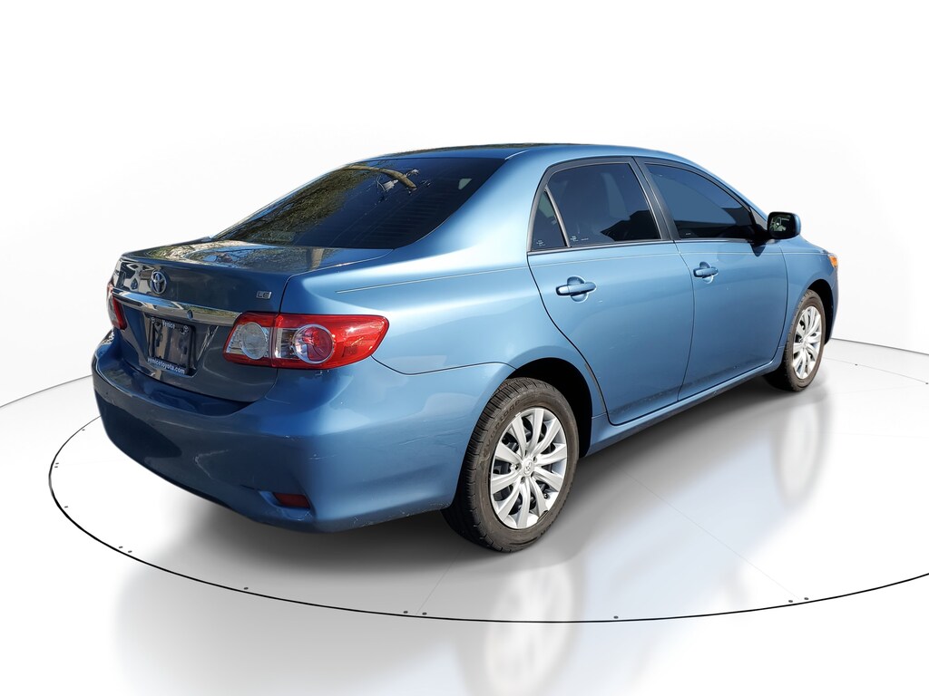 2013 Toyota Corolla LE photo 4