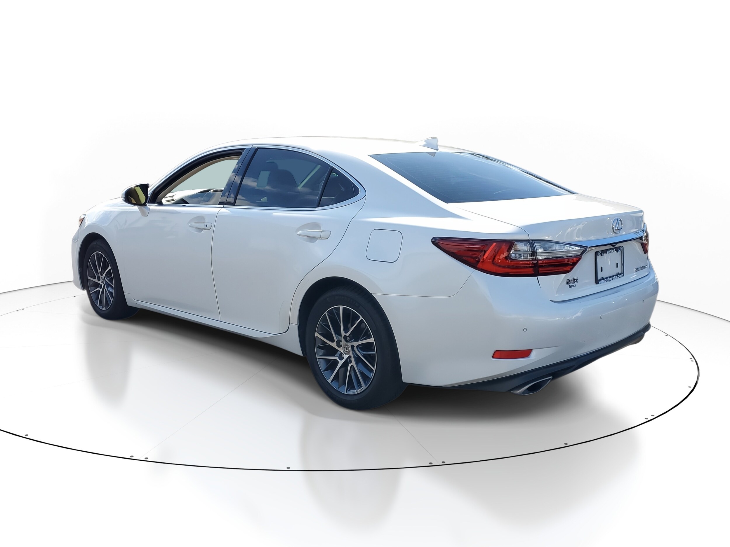 2017 Lexus ES 350 photo 3