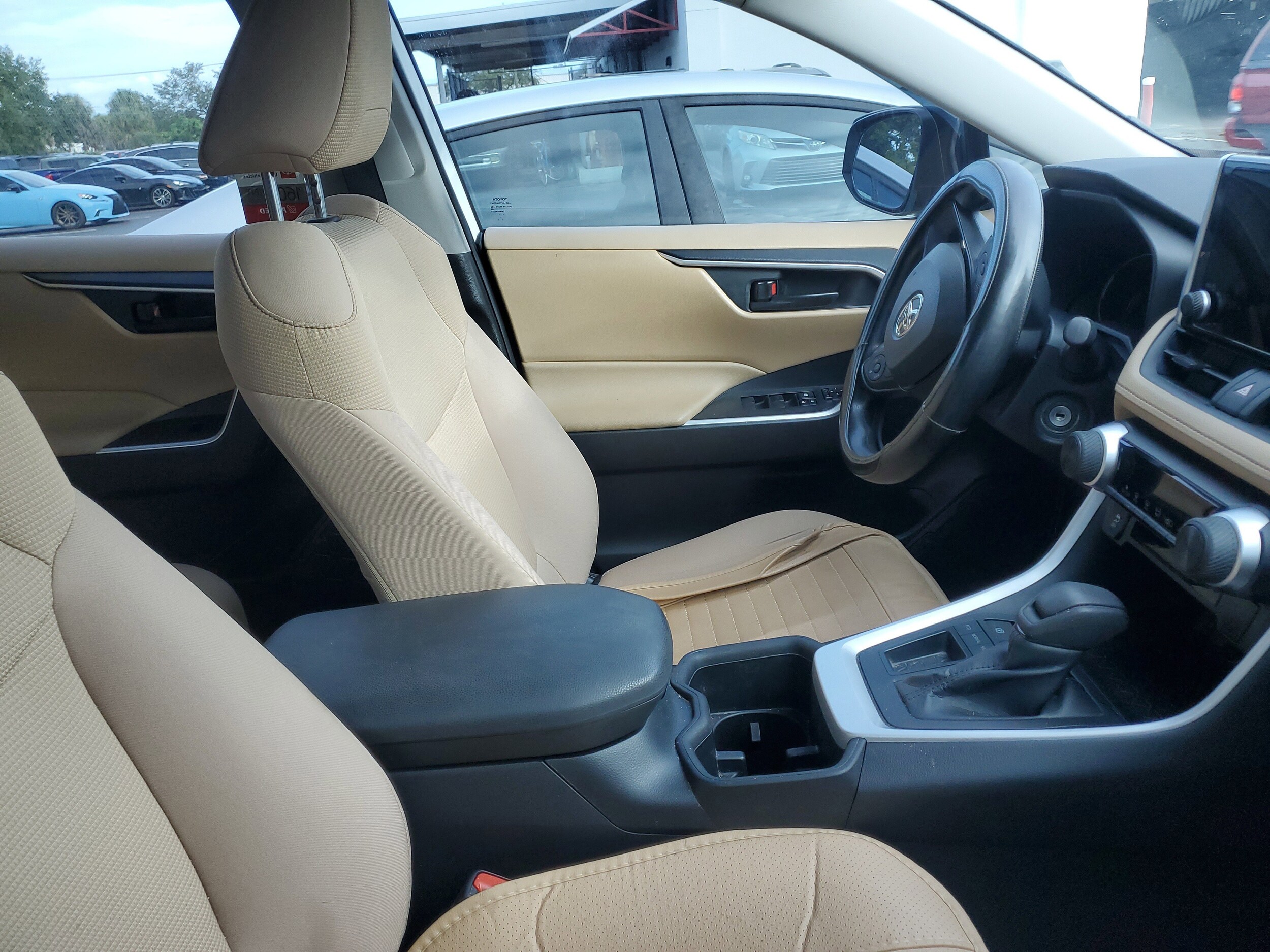 2023 Toyota RAV4 LE photo 2
