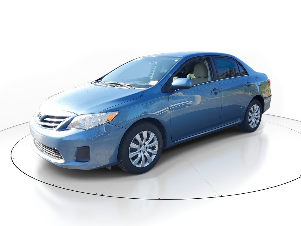2013 Toyota Corolla LE photo 2