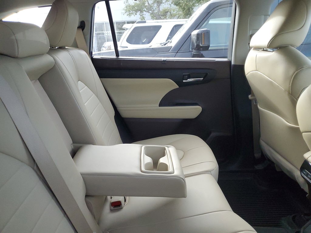 Certified 2022 Toyota Highlander Hybrid XLE SUV