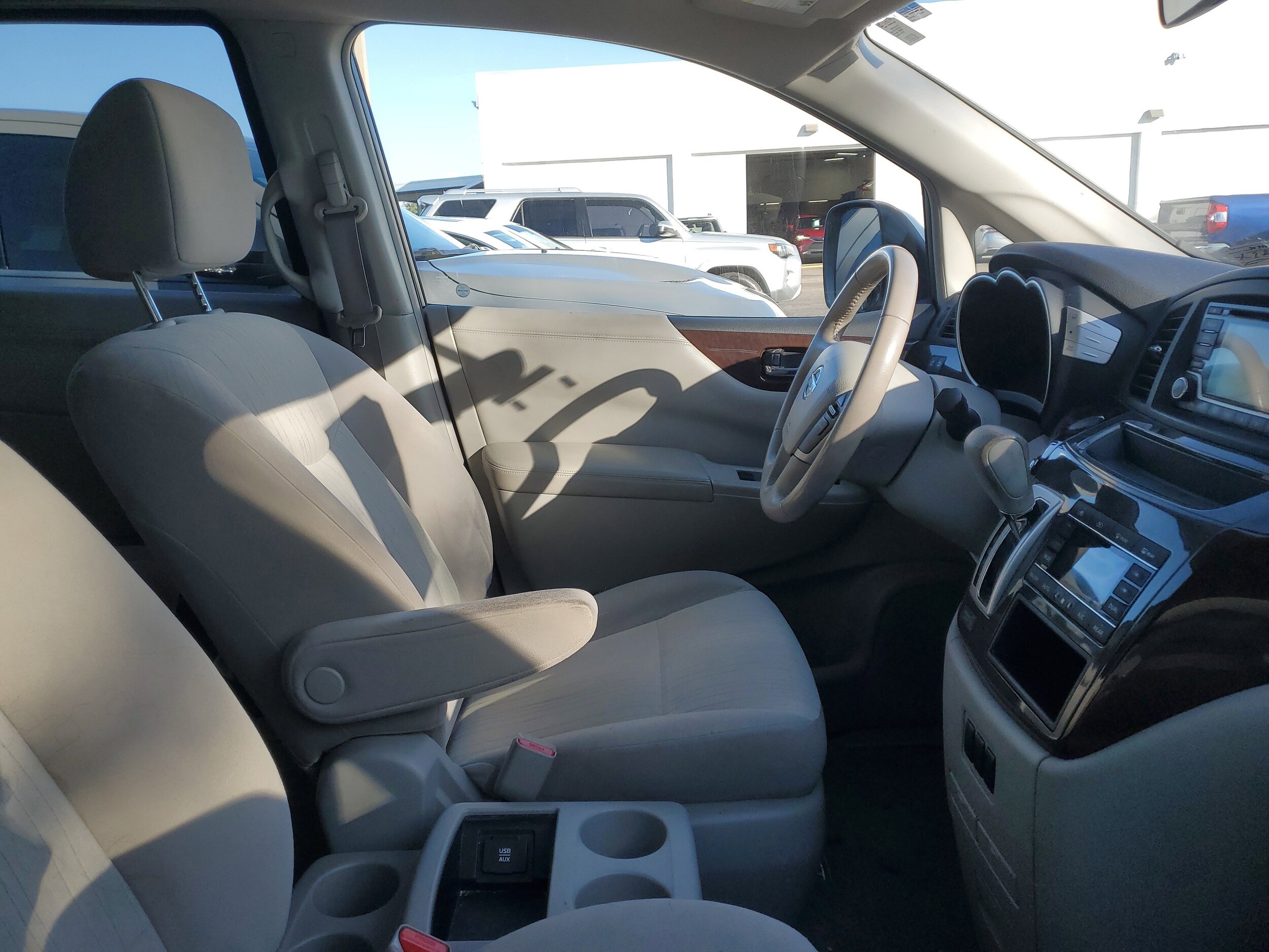 2017 Nissan Quest SV photo 2