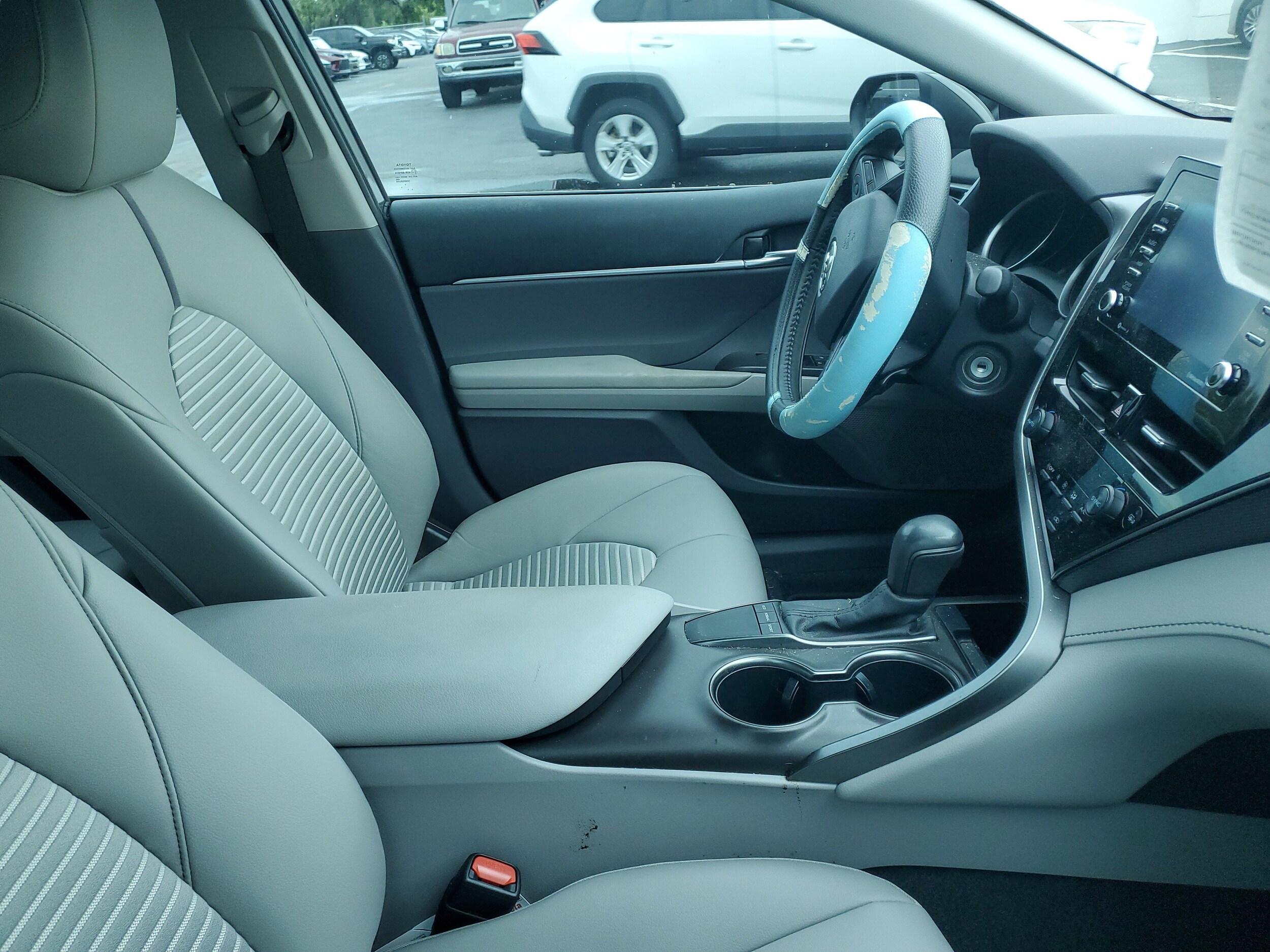 2022 Toyota Camry SE photo 2