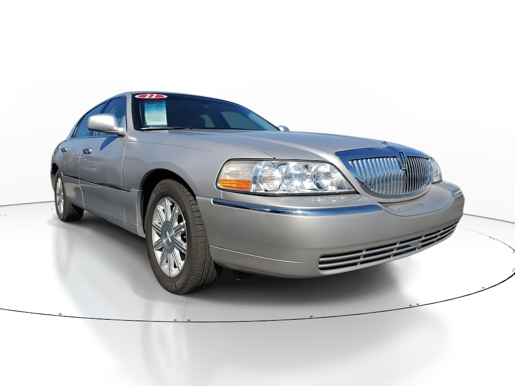 Used 2011 Lincoln Town Car Signature Limited Sedan