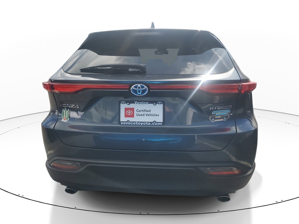 2022 Toyota Venza LE photo 3