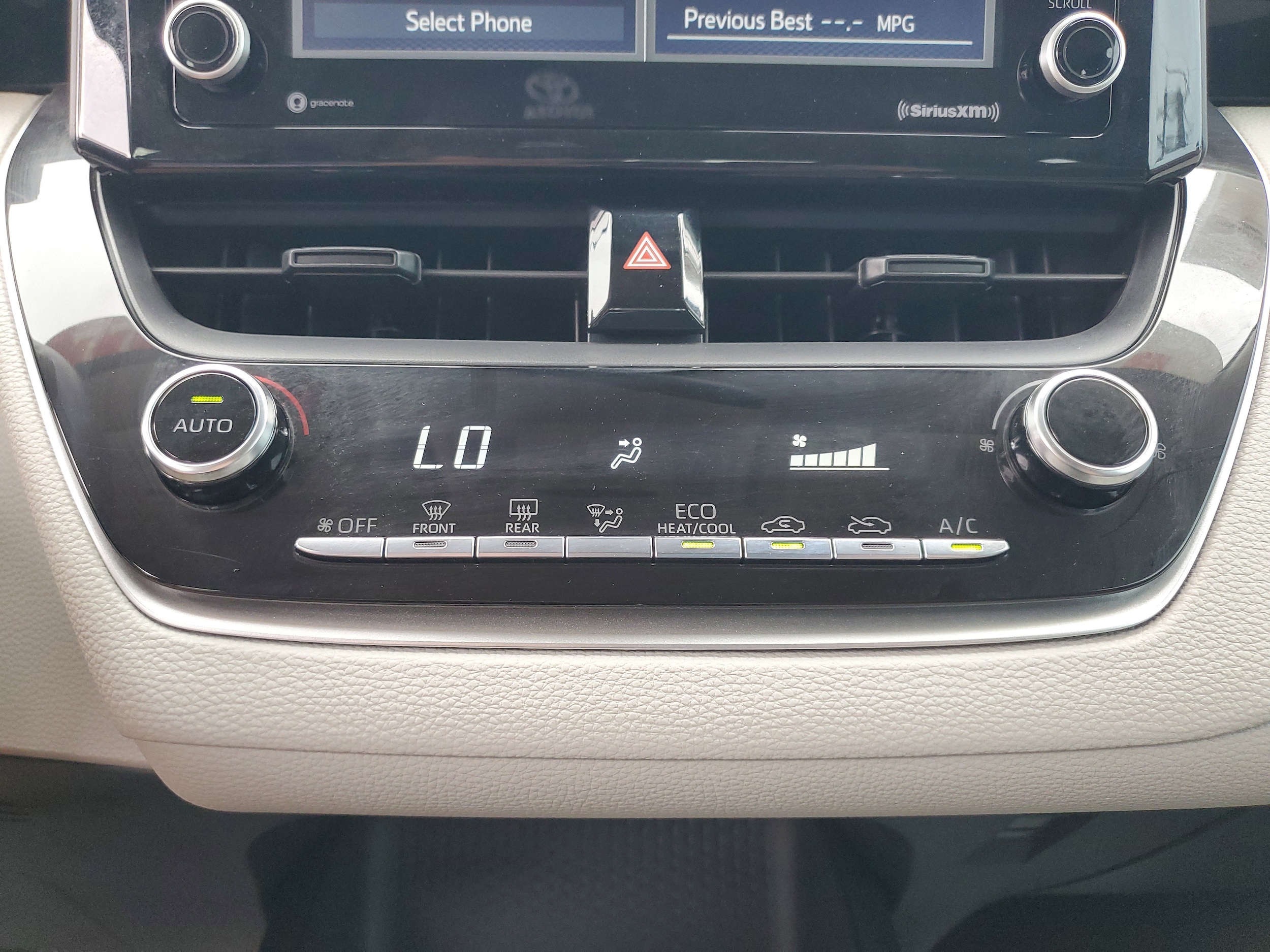 2022 Toyota Corolla LE - Photo 25