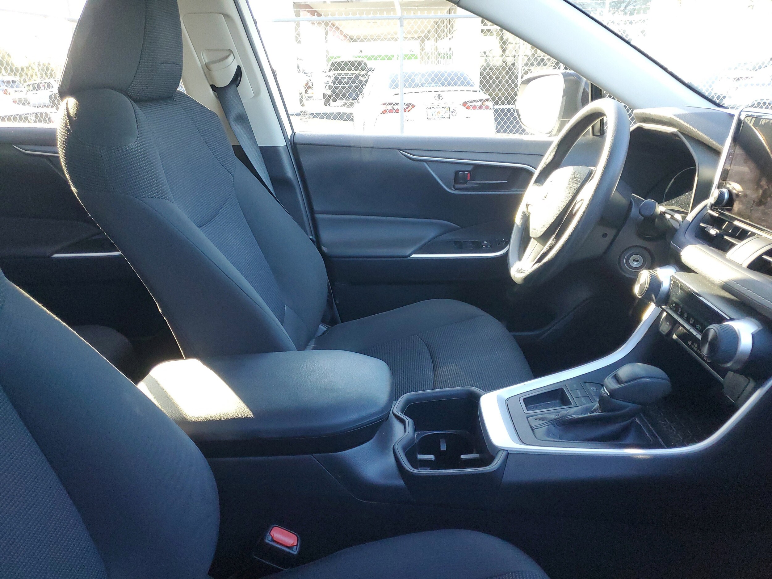 2023 Toyota RAV4 LE photo 2
