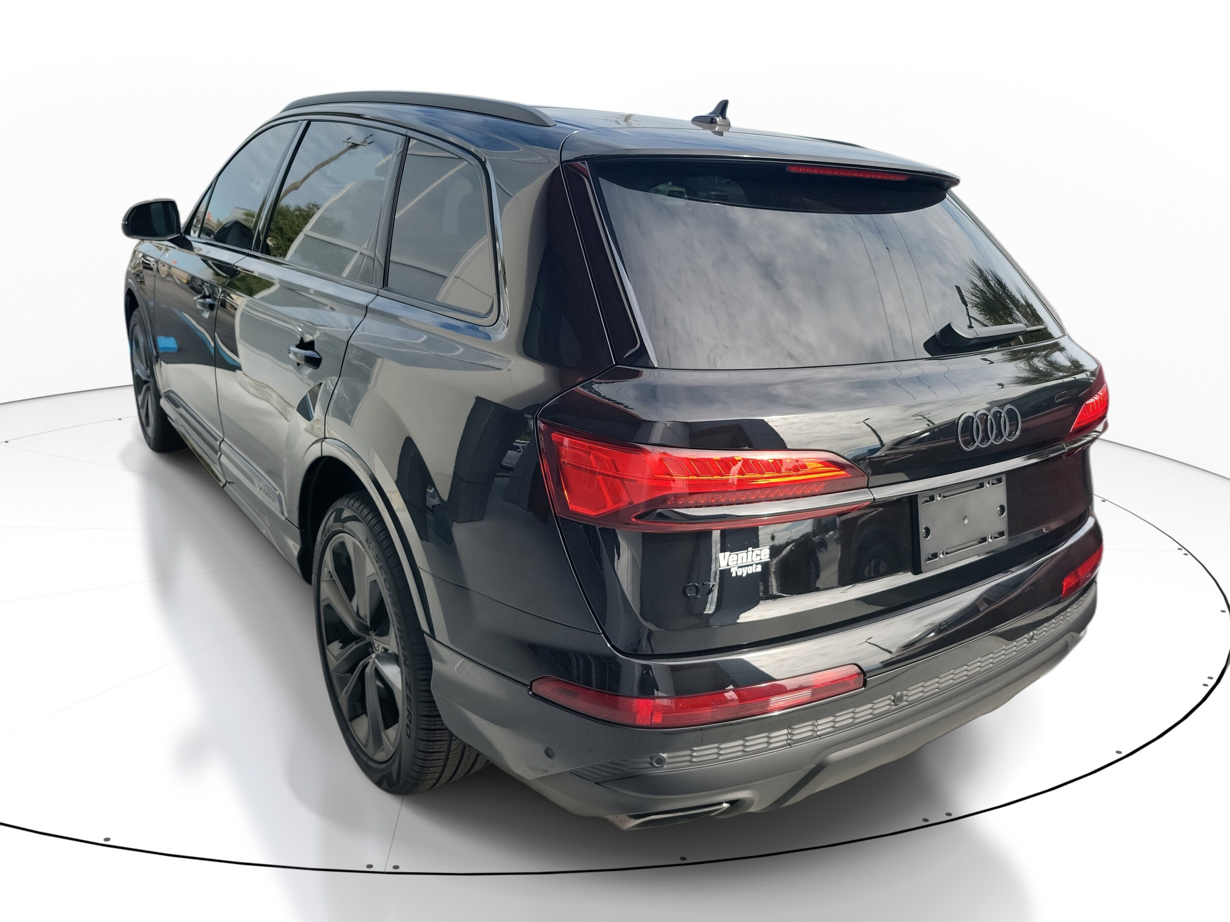 2025 Audi Q7 55 Premium photo 3