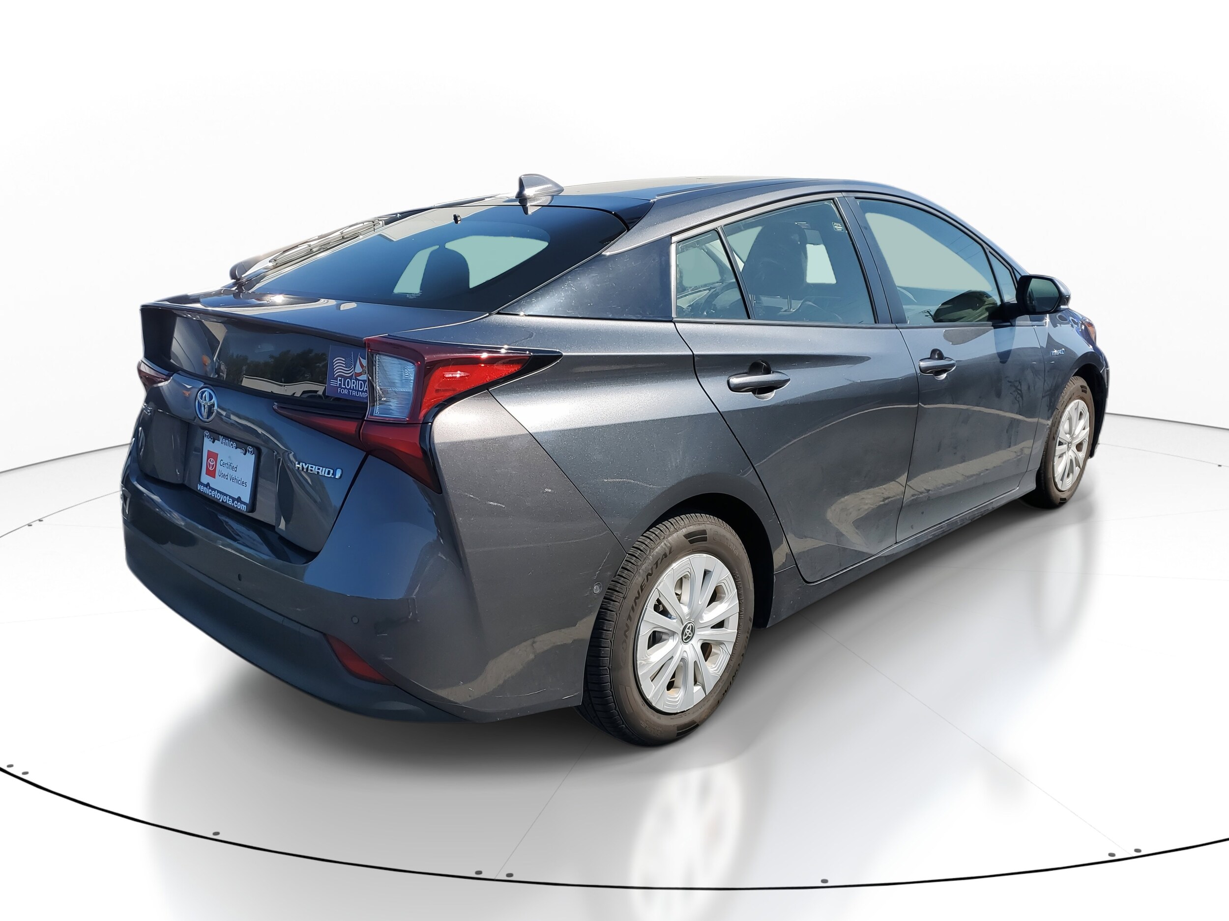 2022 Toyota Prius LE photo 3