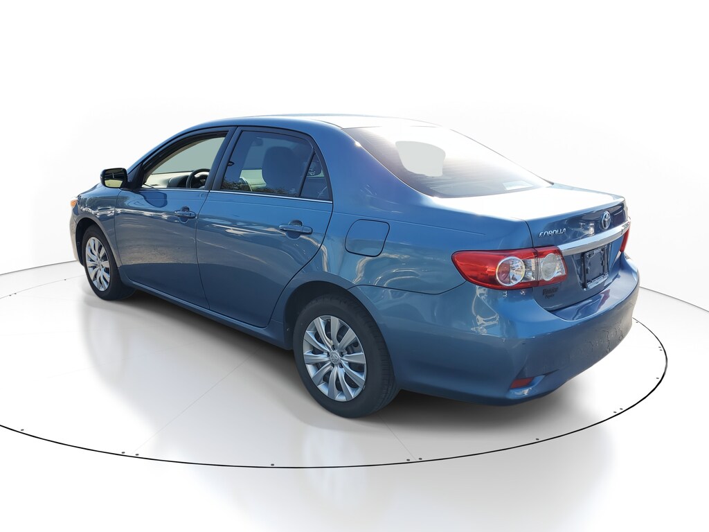 2013 Toyota Corolla LE photo 3