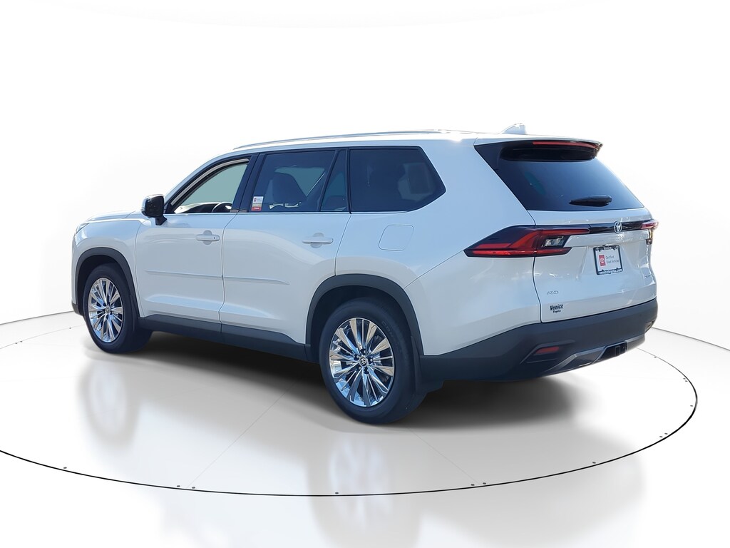 2025 Toyota Grand Highlander Platinum photo 3