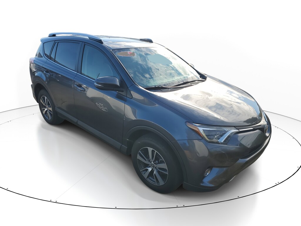 2016 Toyota RAV4 XLE photo 2