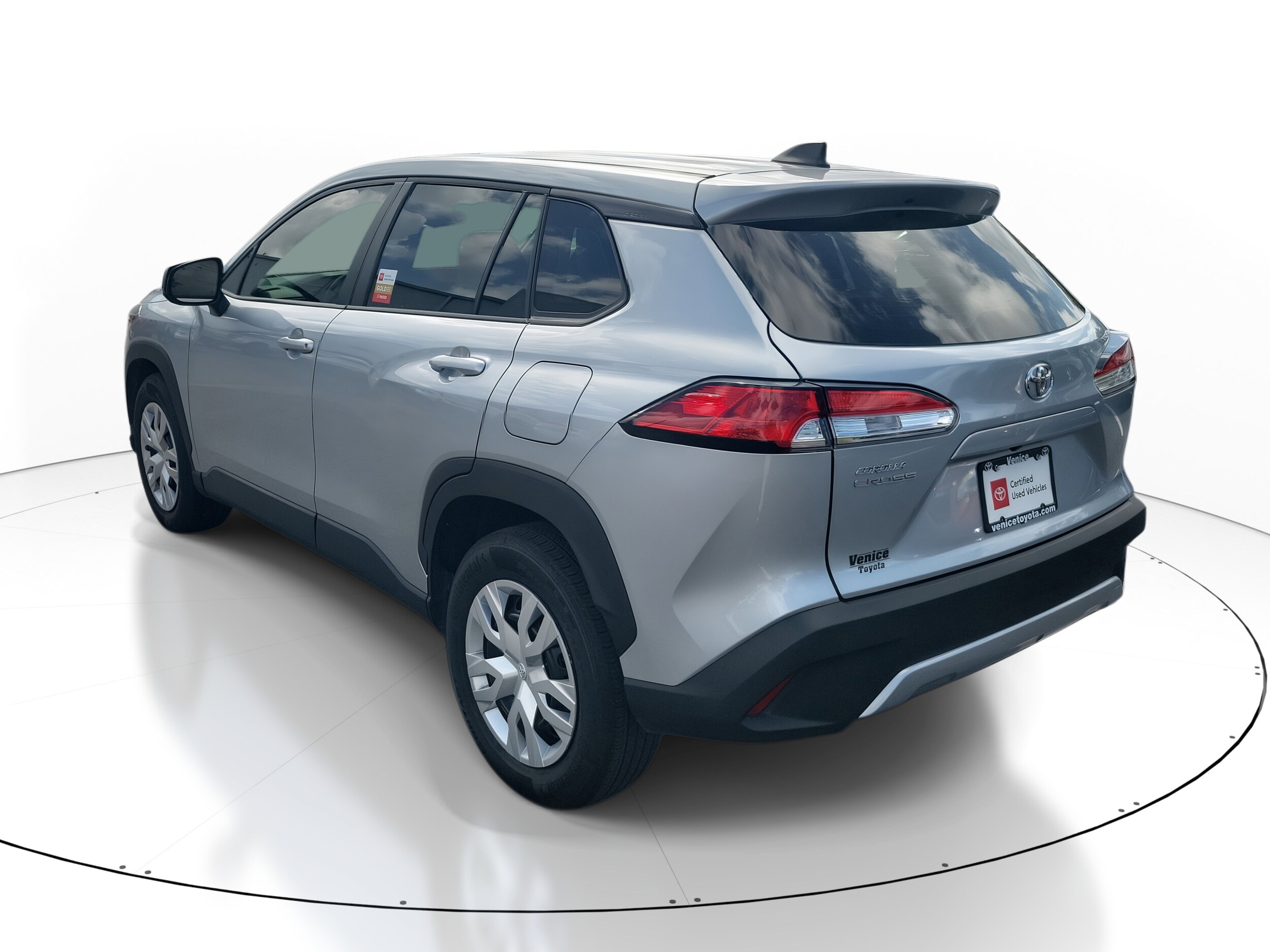 2023 Toyota Corolla Cross L photo 3