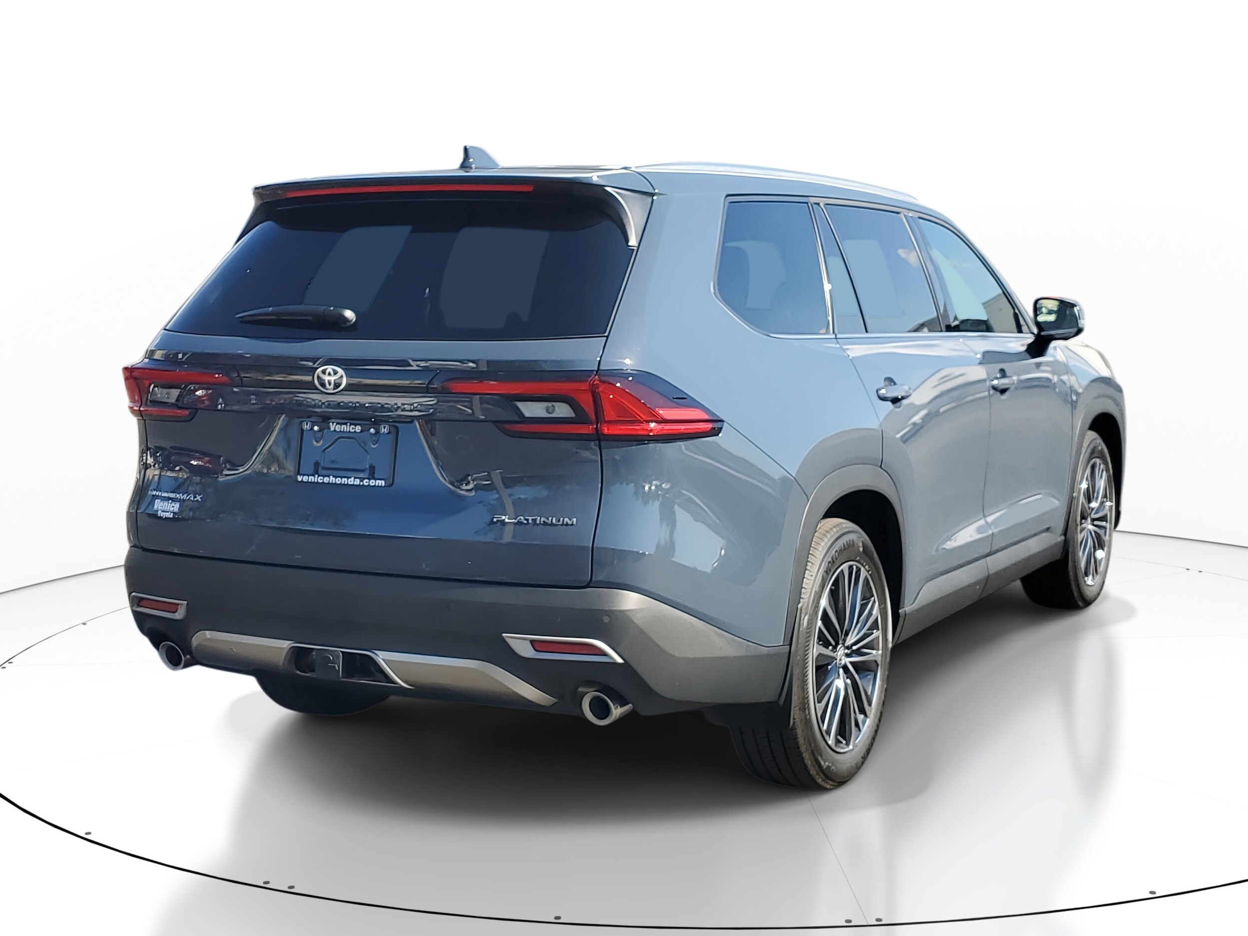 2026 Toyota Grand Highlander Hybrid MAX Platinum photo 4