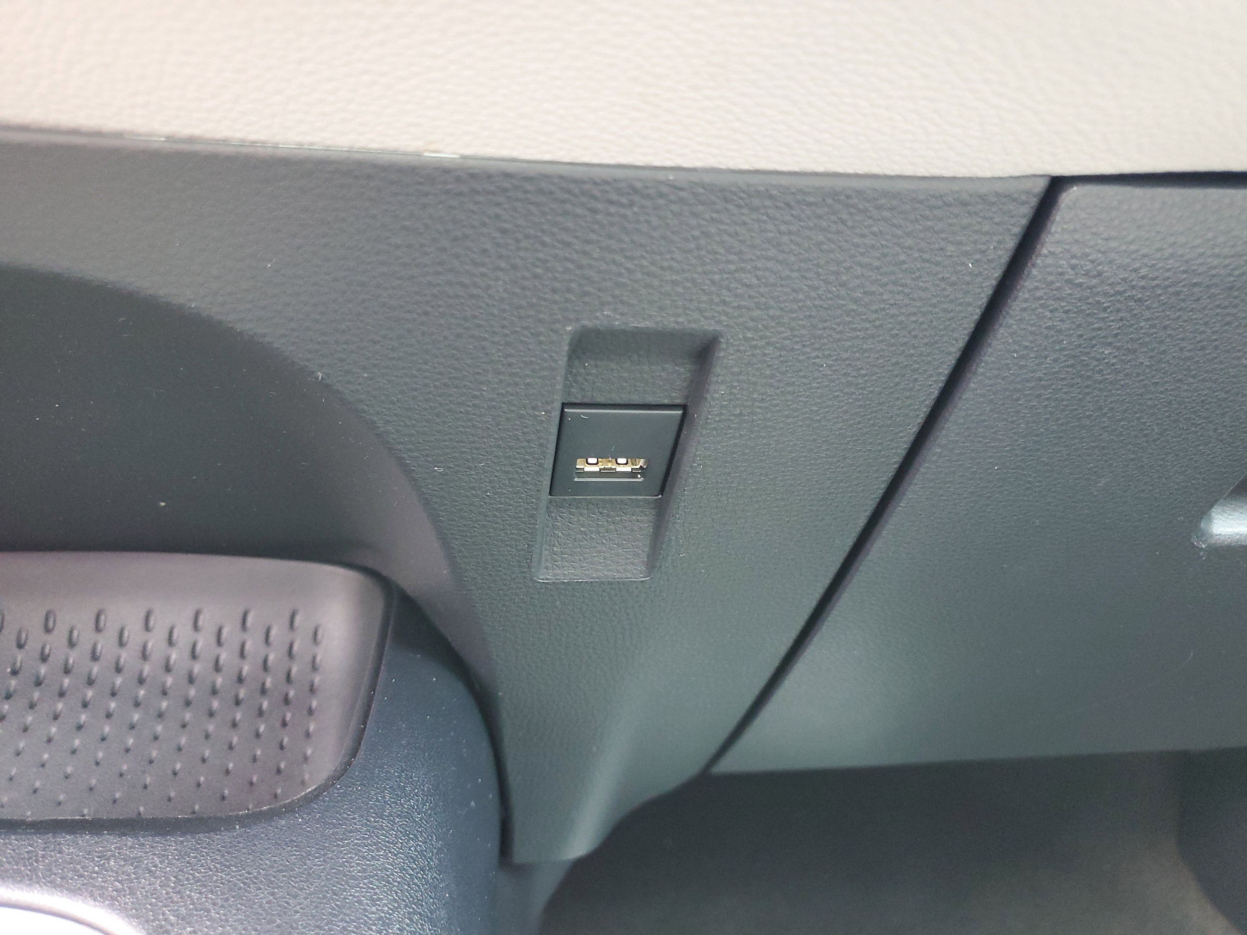 2022 Toyota Corolla LE - Photo 26