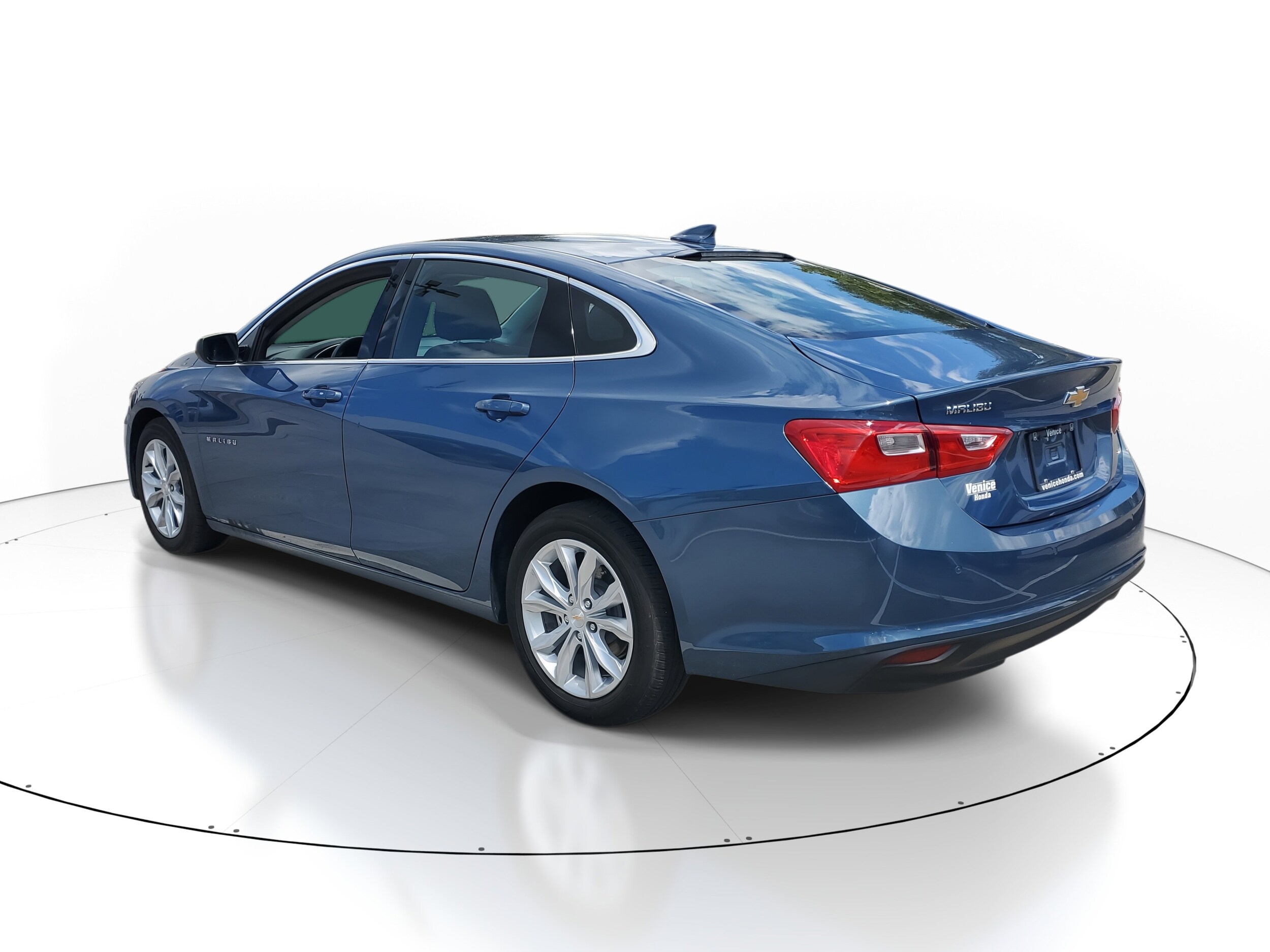 2024 Chevrolet Malibu 1LT photo 3