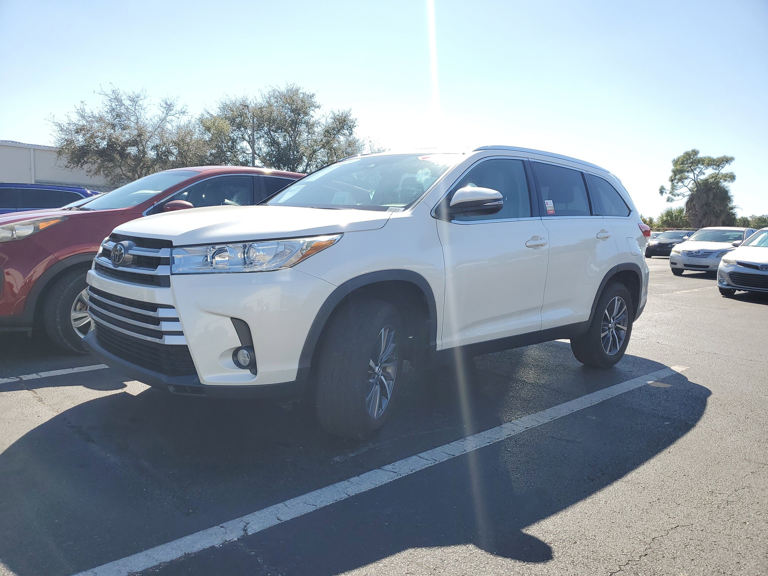 2019 Toyota Highlander XLE photo 2