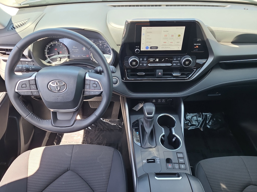 2024 Toyota Highlander LE photo 12
