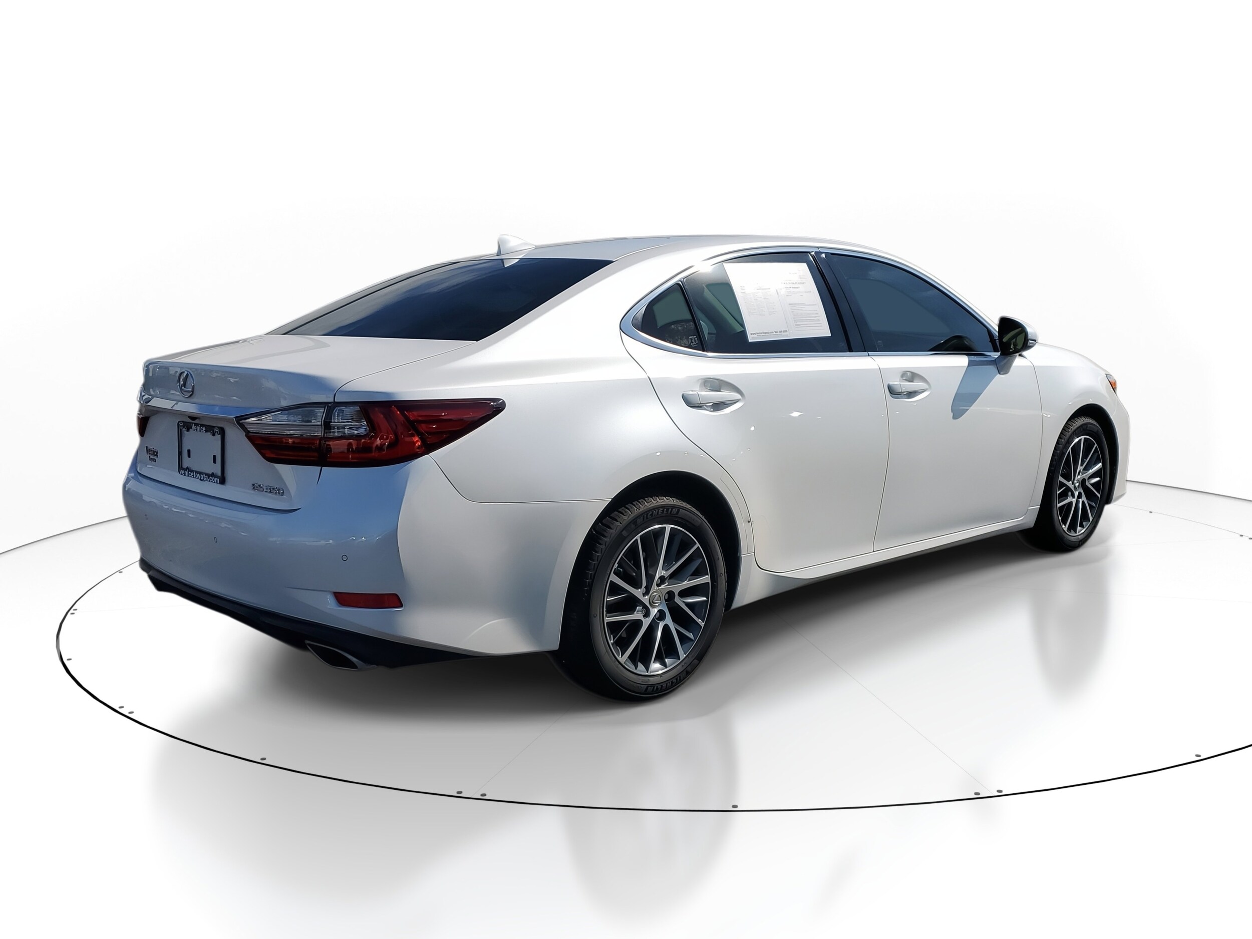 2017 Lexus ES 350 photo 4