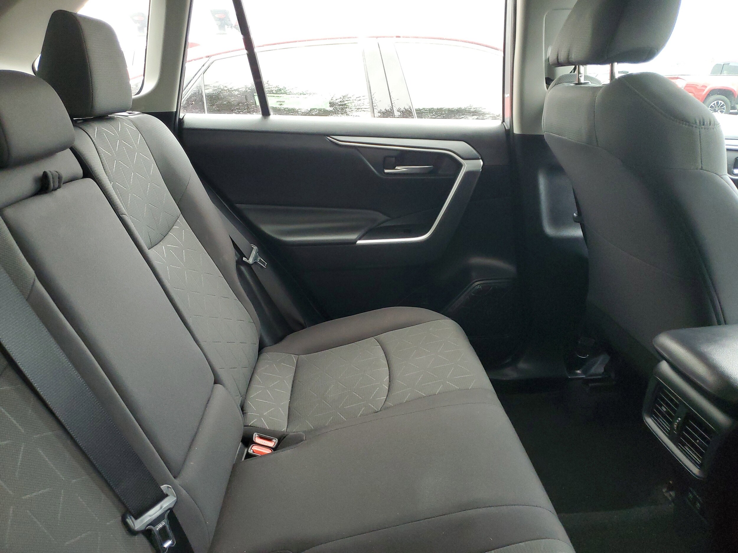 2019 Toyota RAV4 XLE photo 2